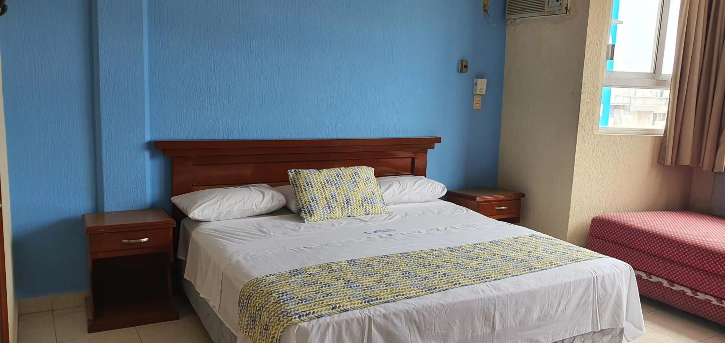 Photo of the whole room, Bed in Hotel Dorado a una calle de Playa Regatas y el Malecon