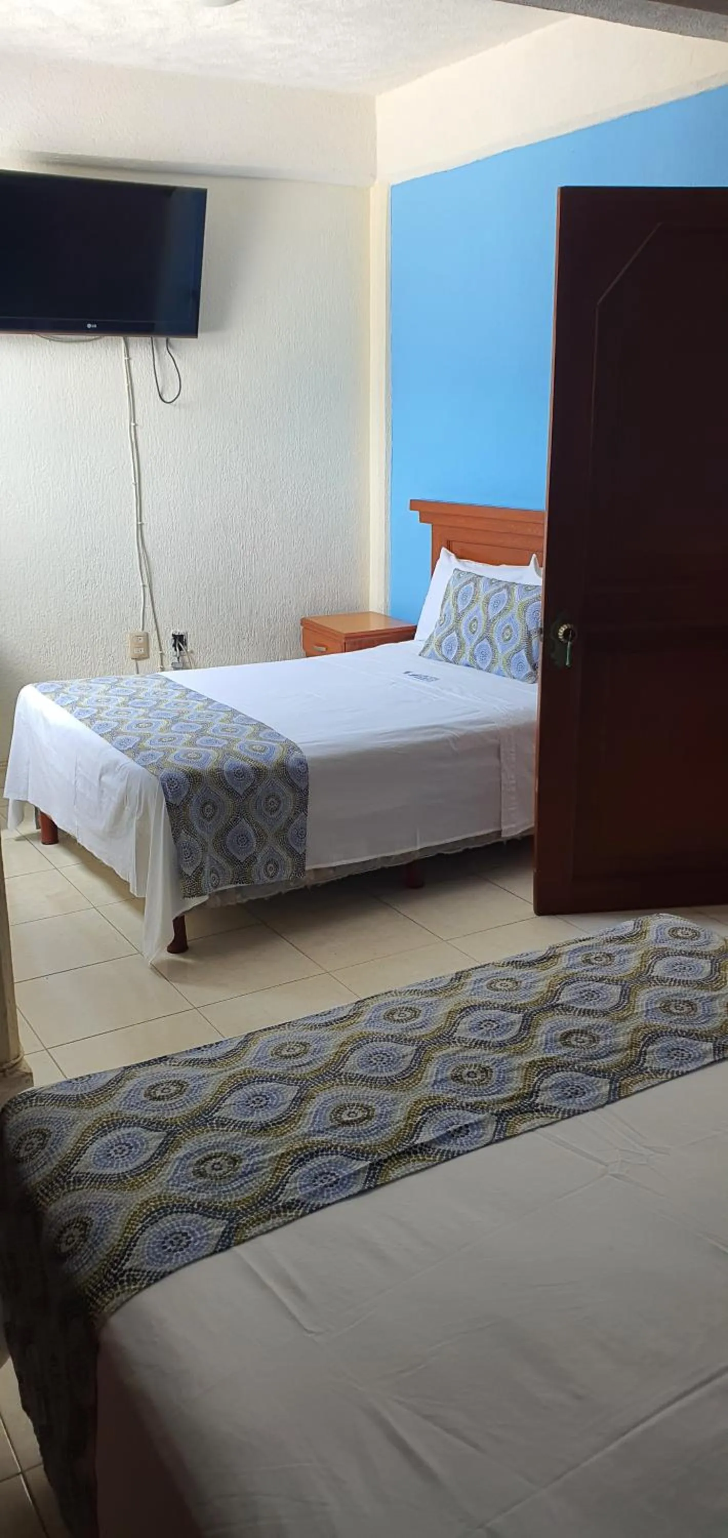 Photo of the whole room, Bed in Hotel Dorado a una calle de Playa Regatas y el Malecon