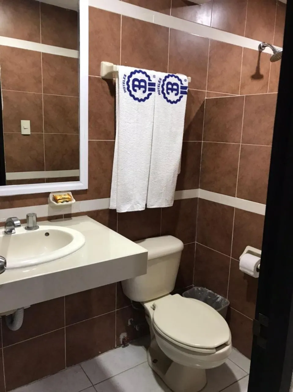 Bathroom in Hotel Dorado a una calle de Playa Regatas y el Malecon