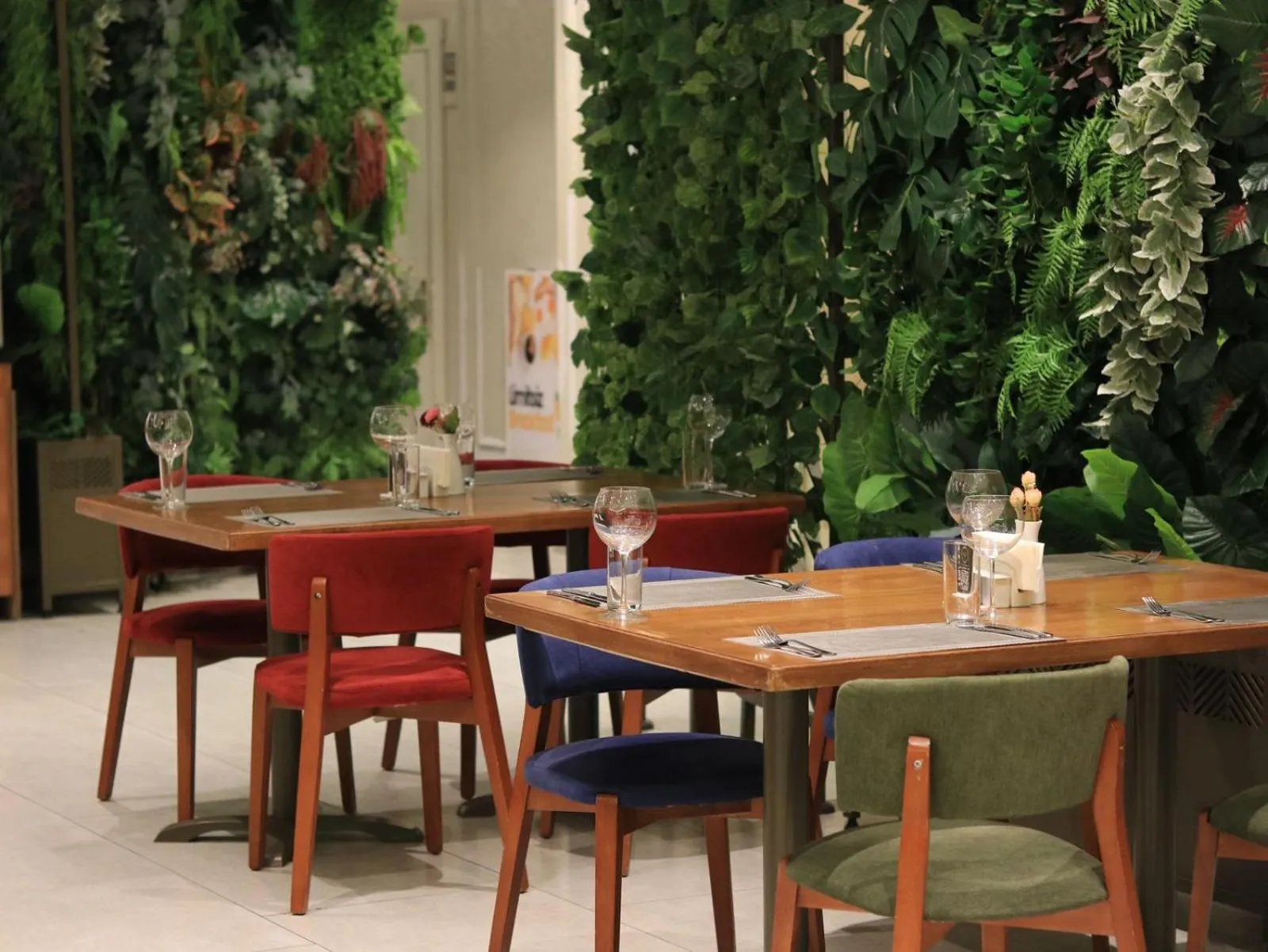 Restaurant/places to eat in Grand Midway Hotel