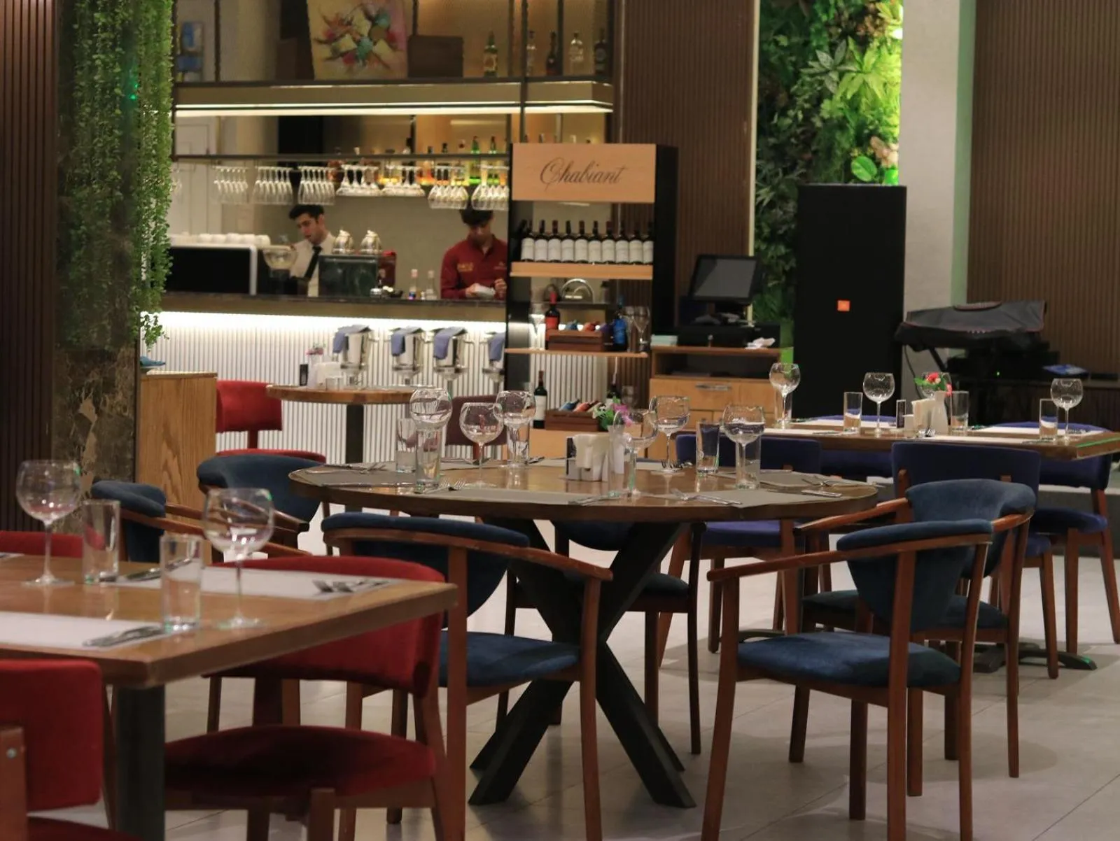 Restaurant/places to eat in Grand Midway Hotel