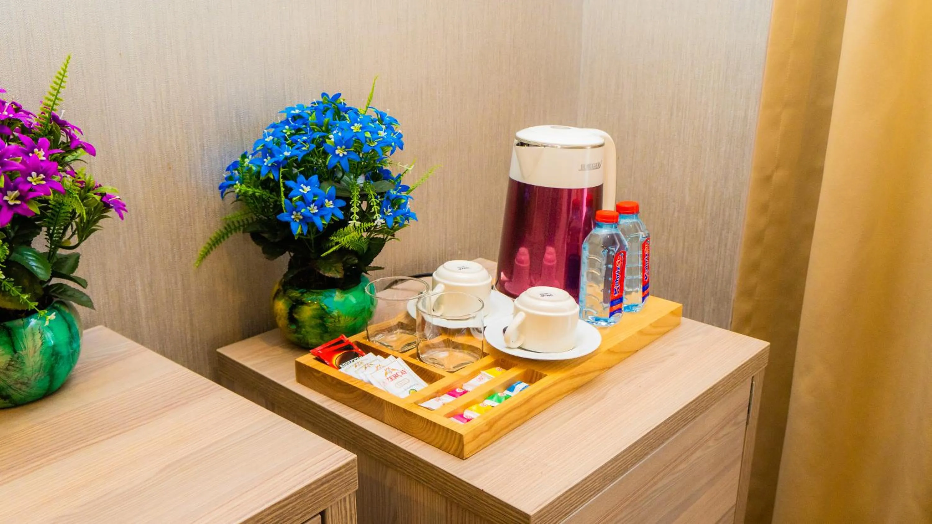 Coffee/tea facilities in Grand Midway Hotel