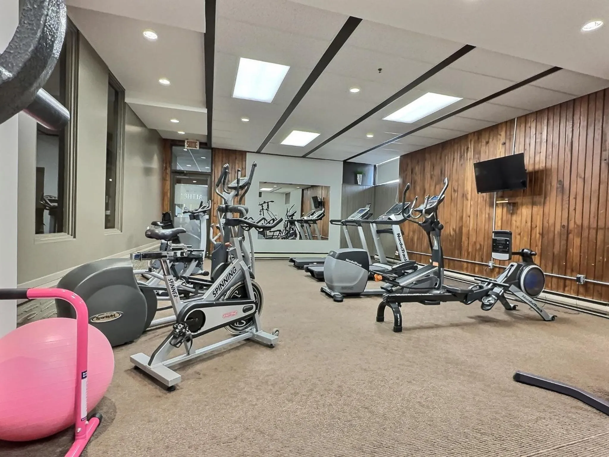 Fitness centre/facilities in Quality Inn Rouyn-Noranda