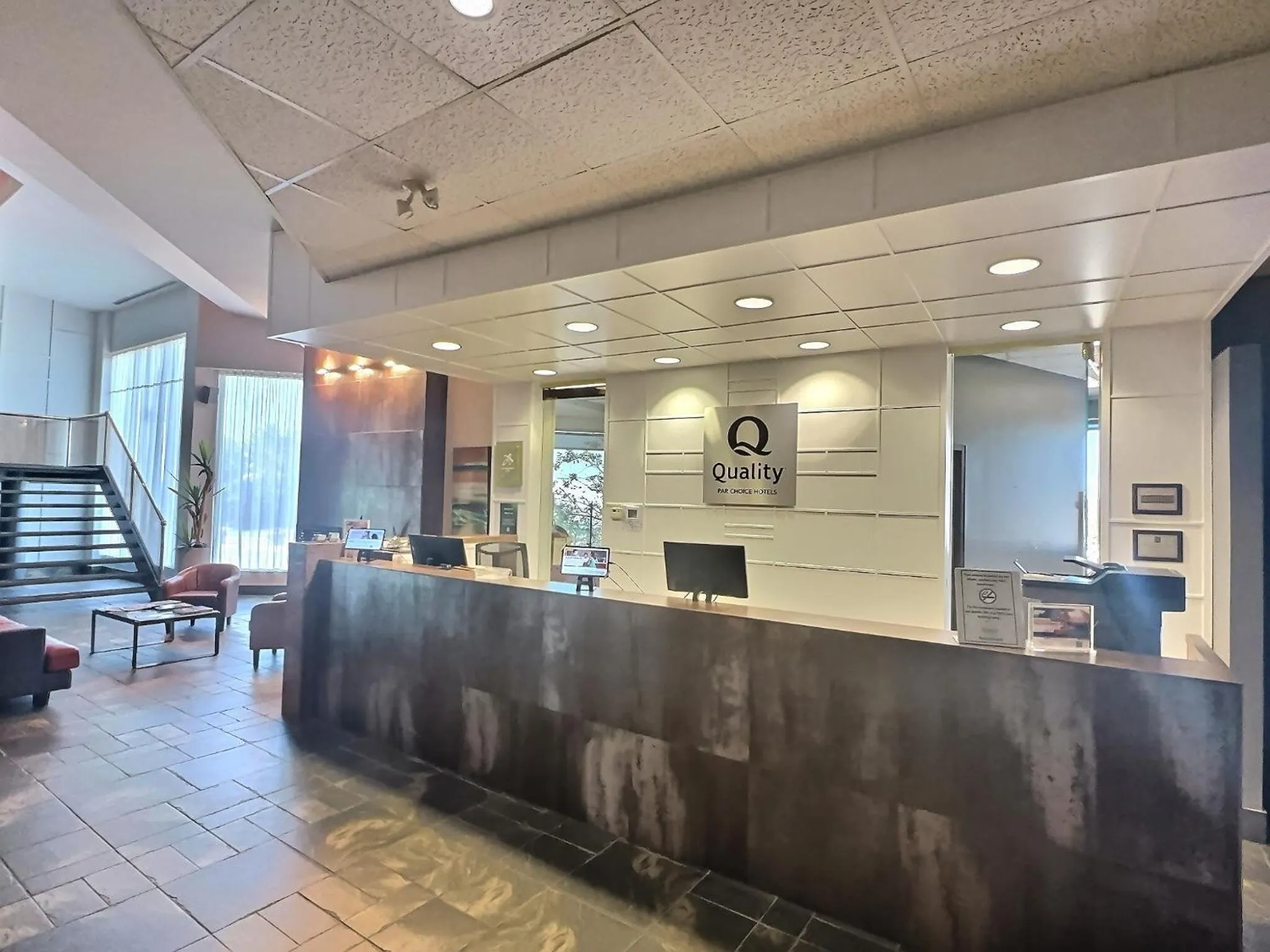 Lobby or reception in Quality Inn Rouyn-Noranda