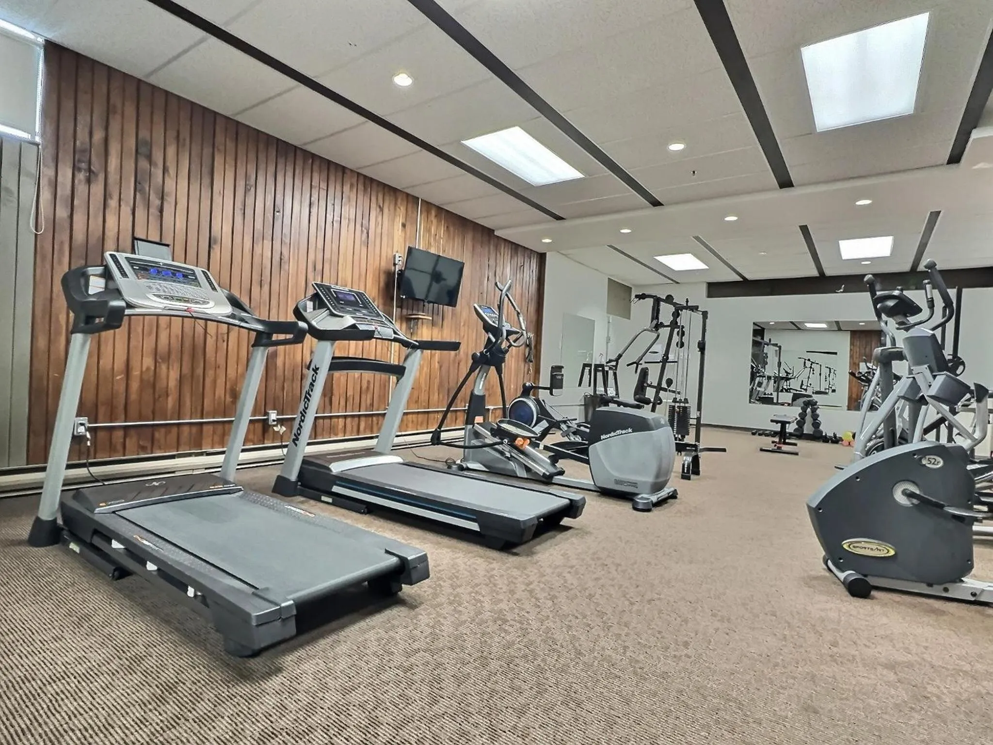 Fitness centre/facilities in Quality Inn Rouyn-Noranda
