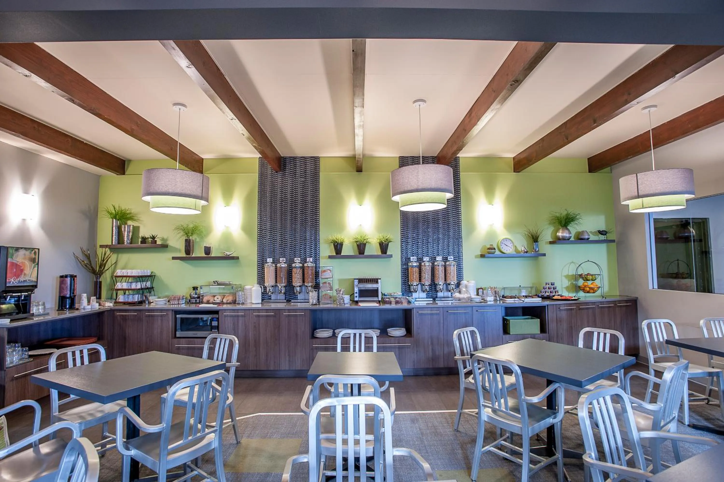 Restaurant/places to eat in Quality Inn Rouyn-Noranda