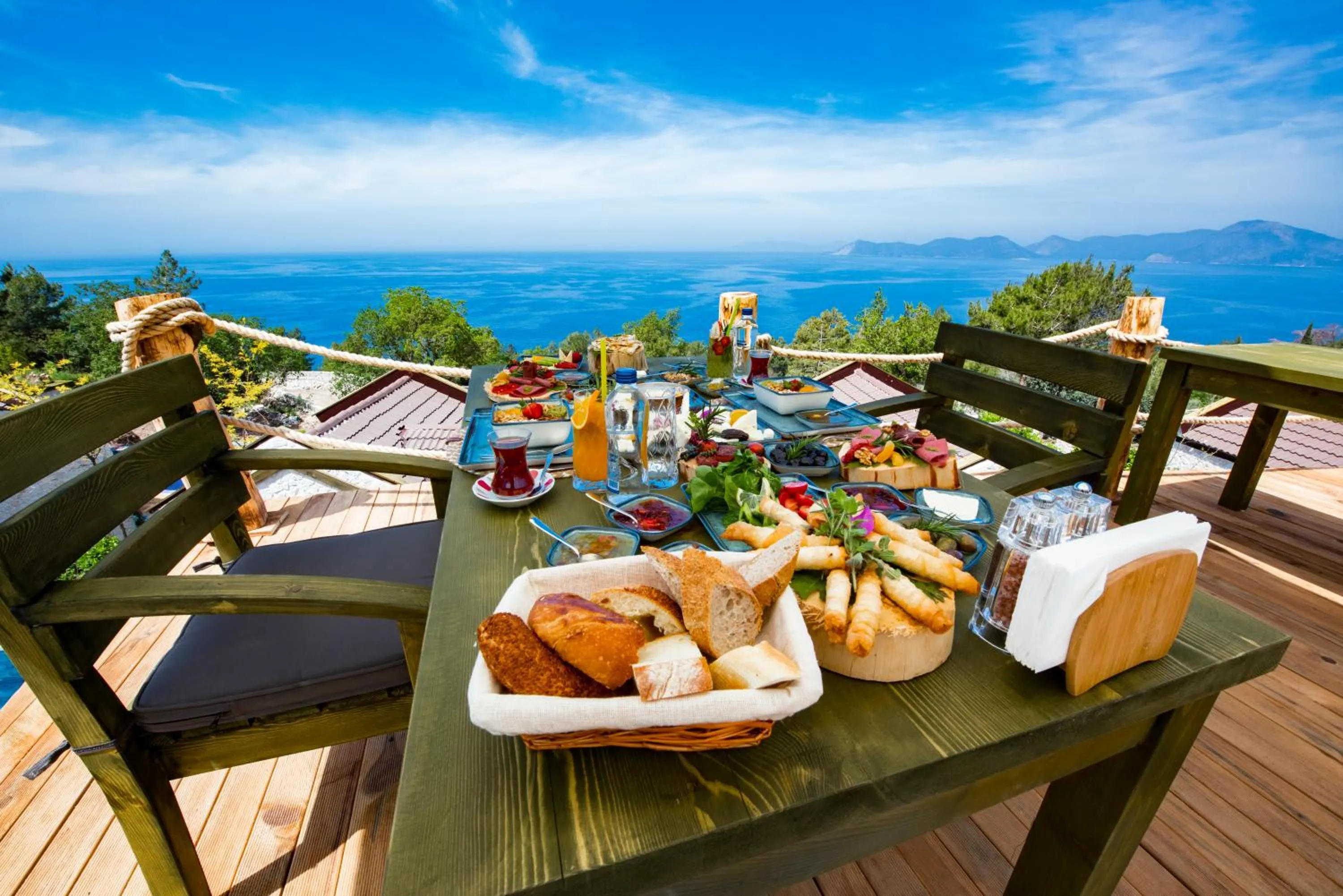 Restaurant/places to eat in Vista Del Amor Faralya