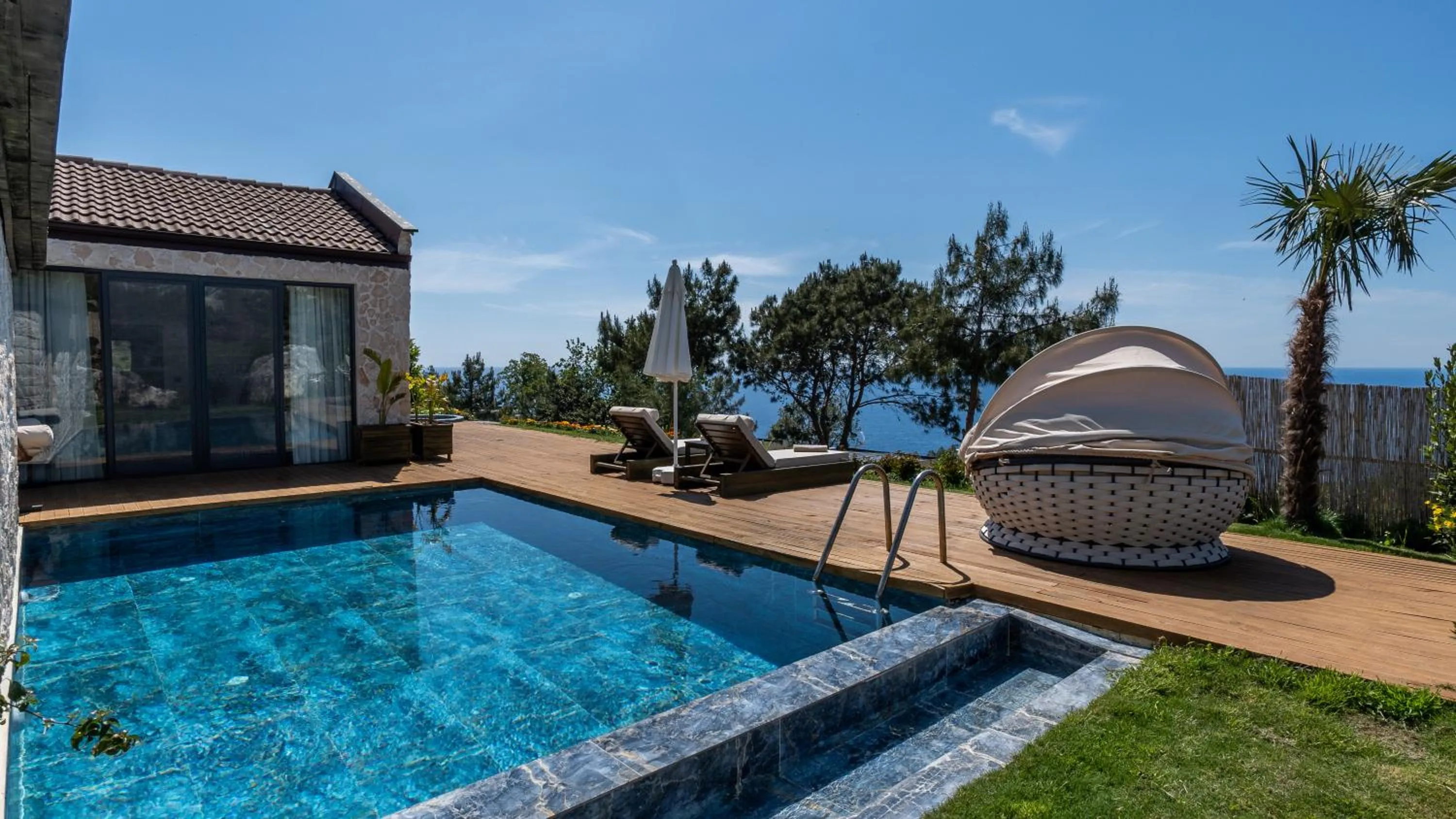 Day in Vista Del Amor Faralya