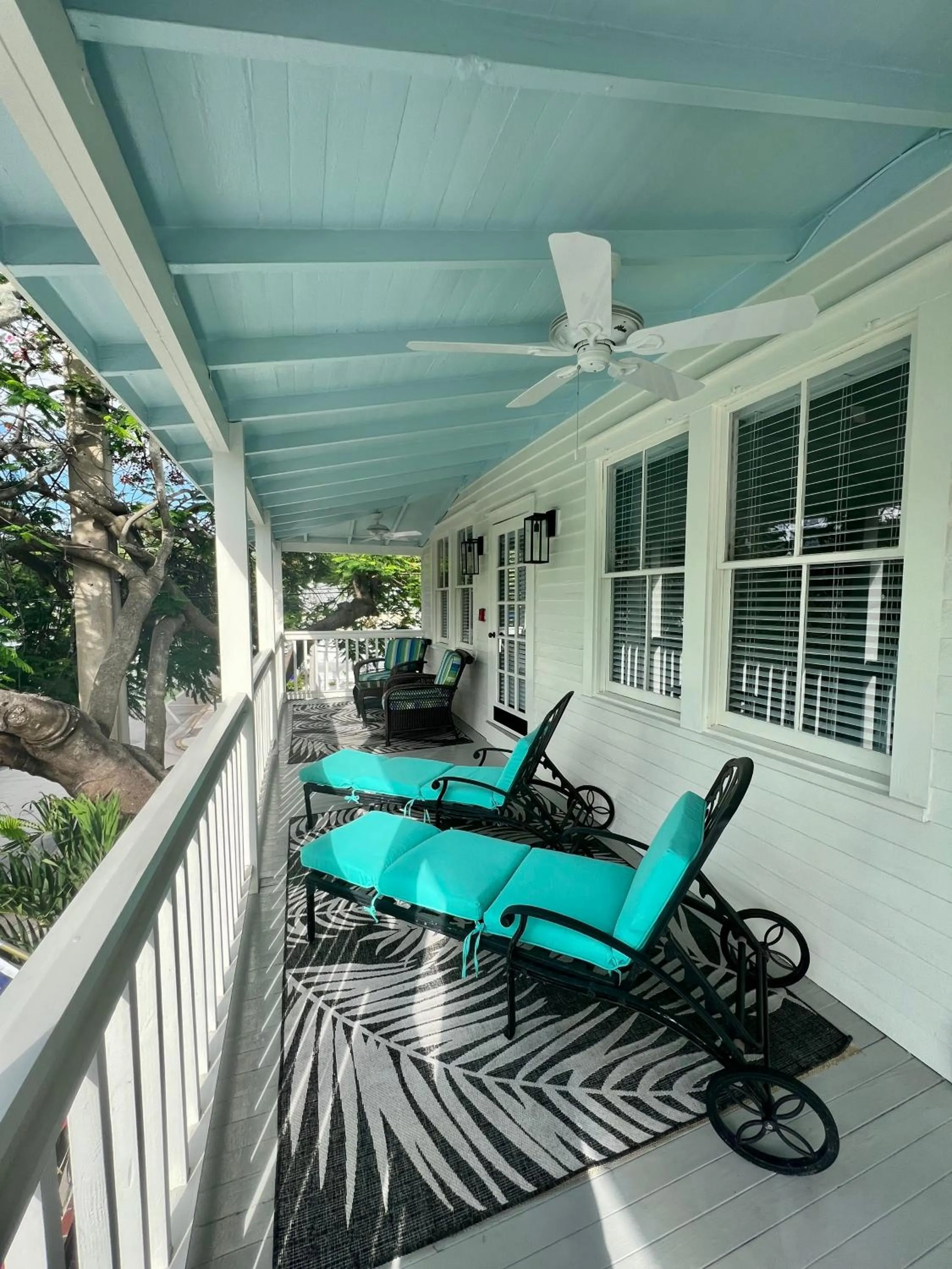 The Porch on Frances Inn - Adults Exclusive