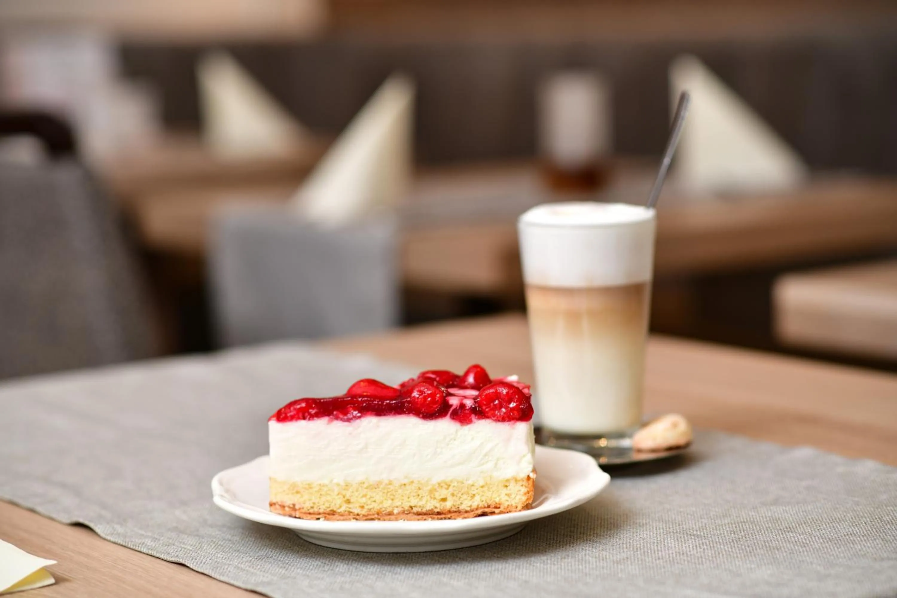 Restaurant/places to eat in Landhotel Hermannshöhe