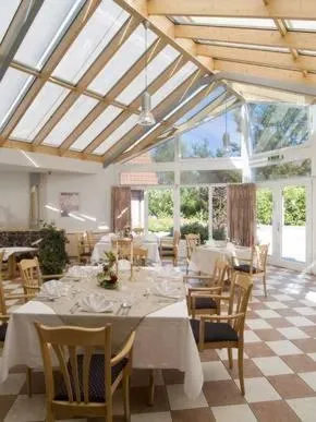 Restaurant/places to eat in Landhotel Hermannshöhe