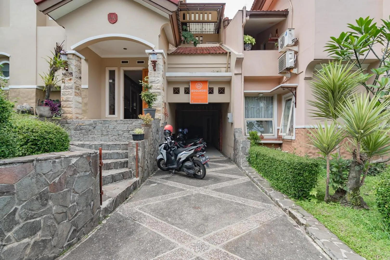 Property building in KoolKost near Simpang Dago 2 (Minimum Stay 6 Nights)