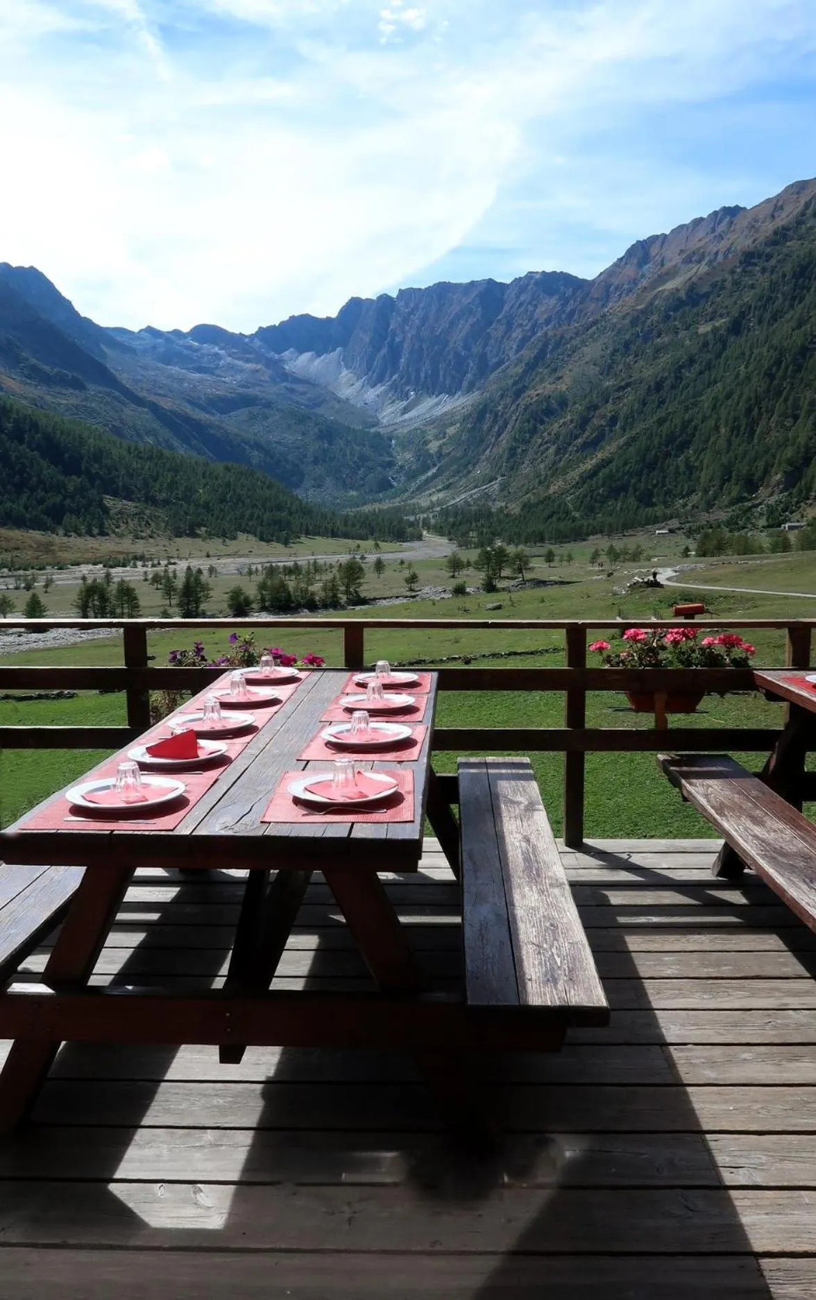 Restaurant/places to eat in Medieval Hamlet Malpertus