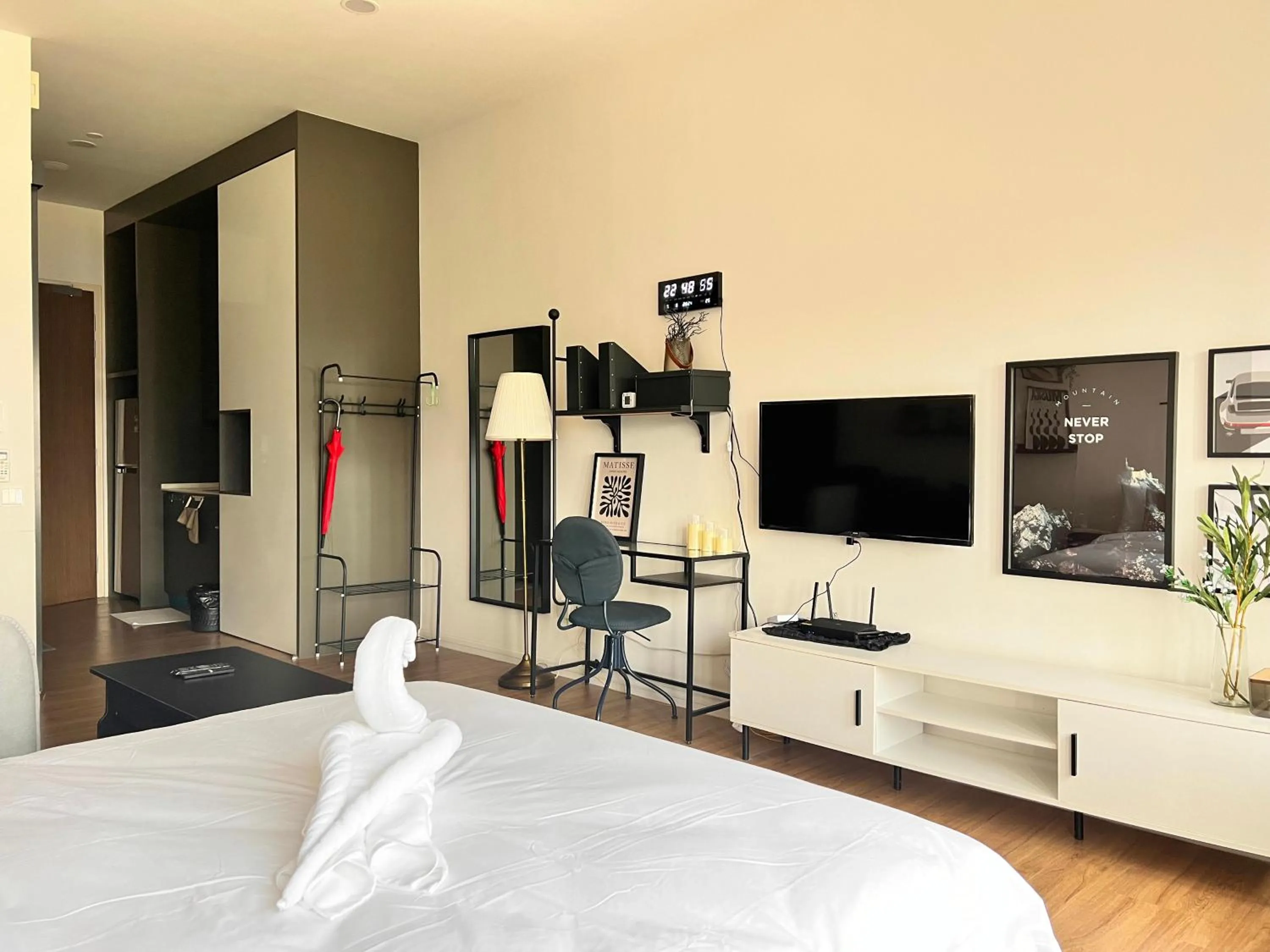 Bed in Ceylonz Suites by Living Signature