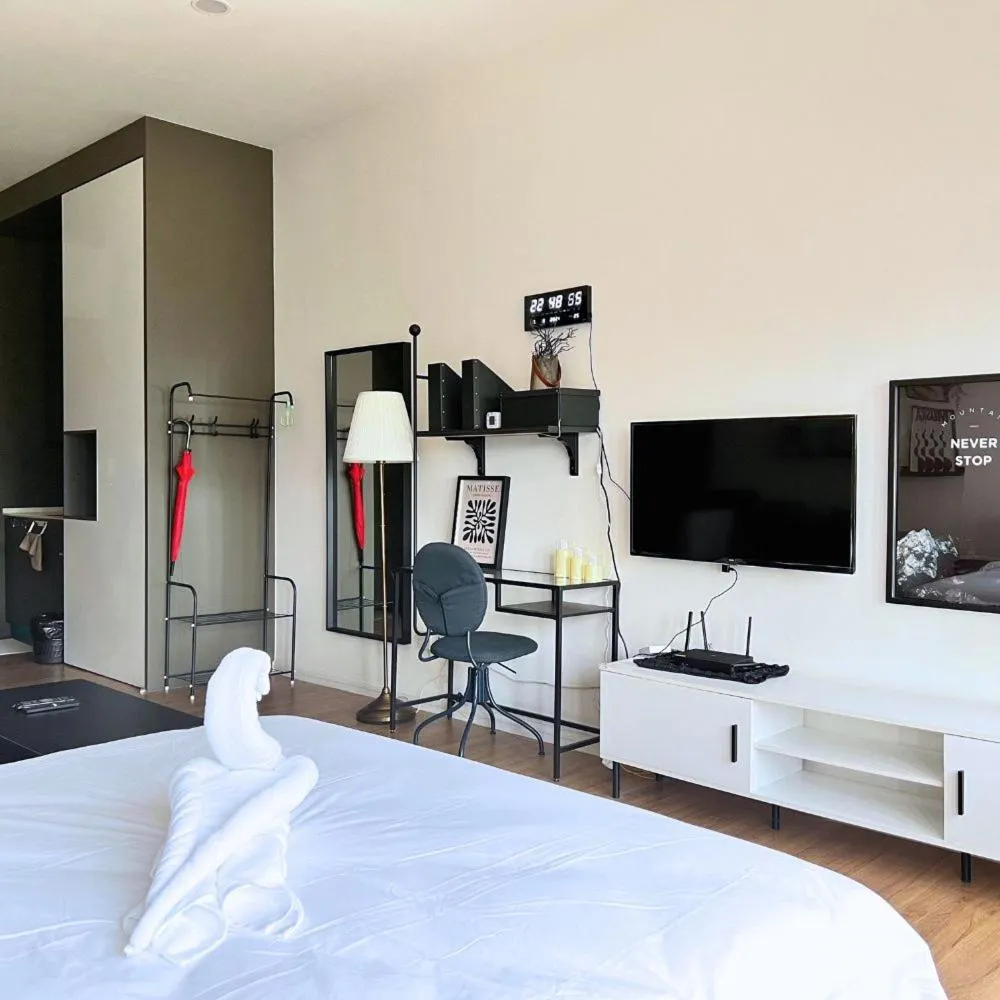 Bed in Ceylonz Suites by Living Signature