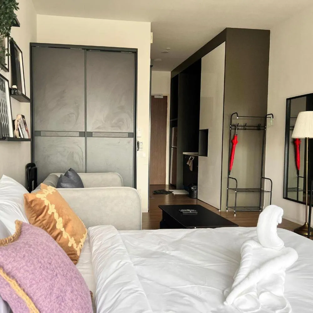 Bed in Ceylonz Suites by Living Signature