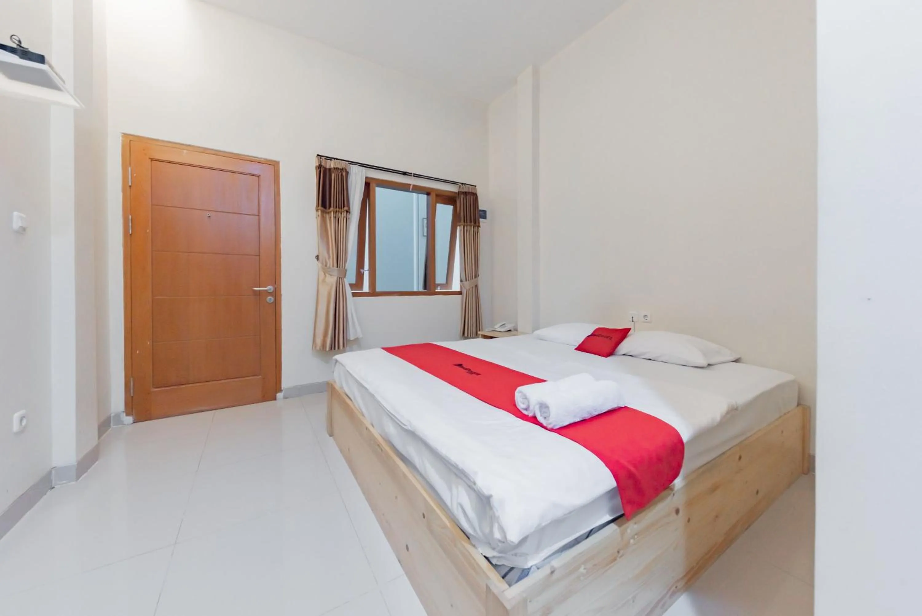 Bedroom, Bed in RedDoorz Syariah near DPRD Kabupaten Subang