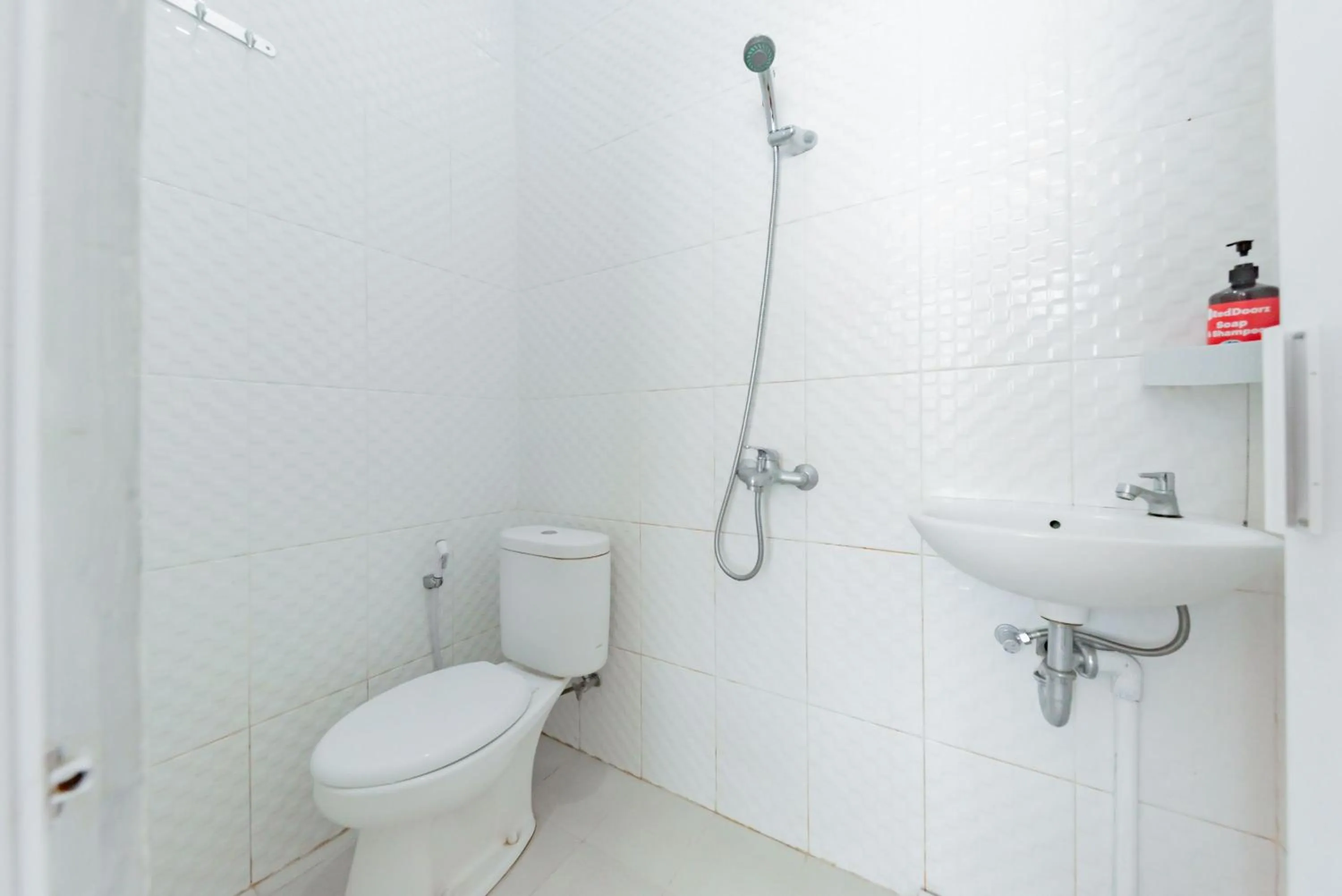 Bathroom in RedDoorz Syariah near DPRD Kabupaten Subang