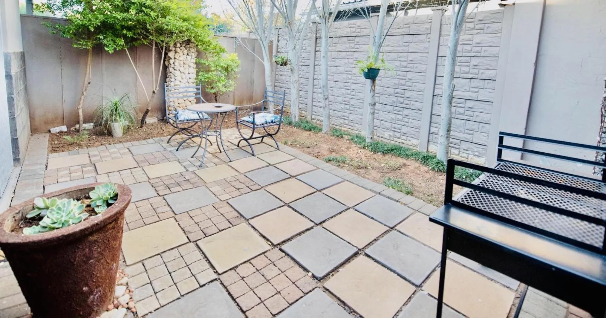 Patio in Cottonwood Guesthouse Oasis