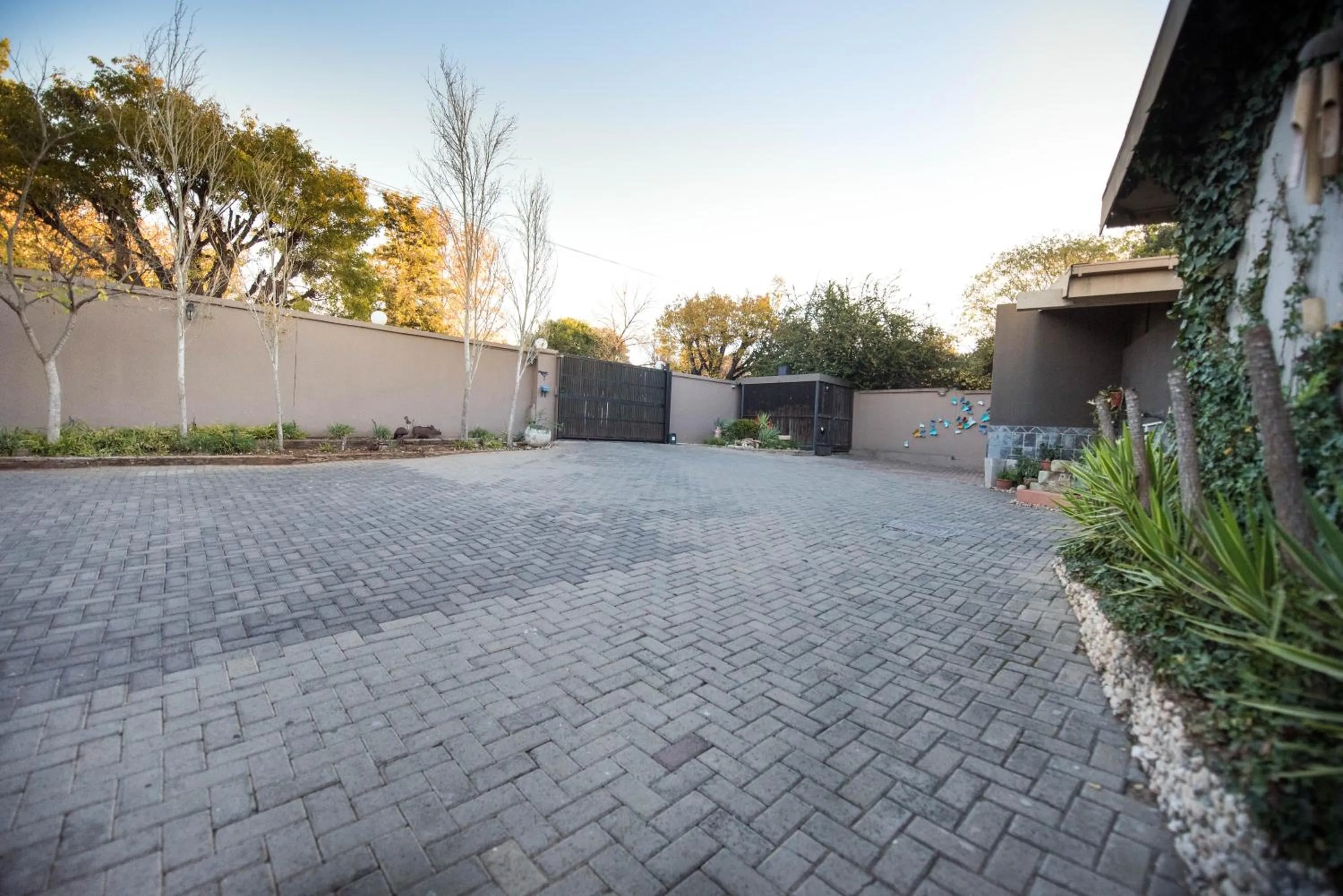 Property building in Cottonwood Guesthouse Oasis