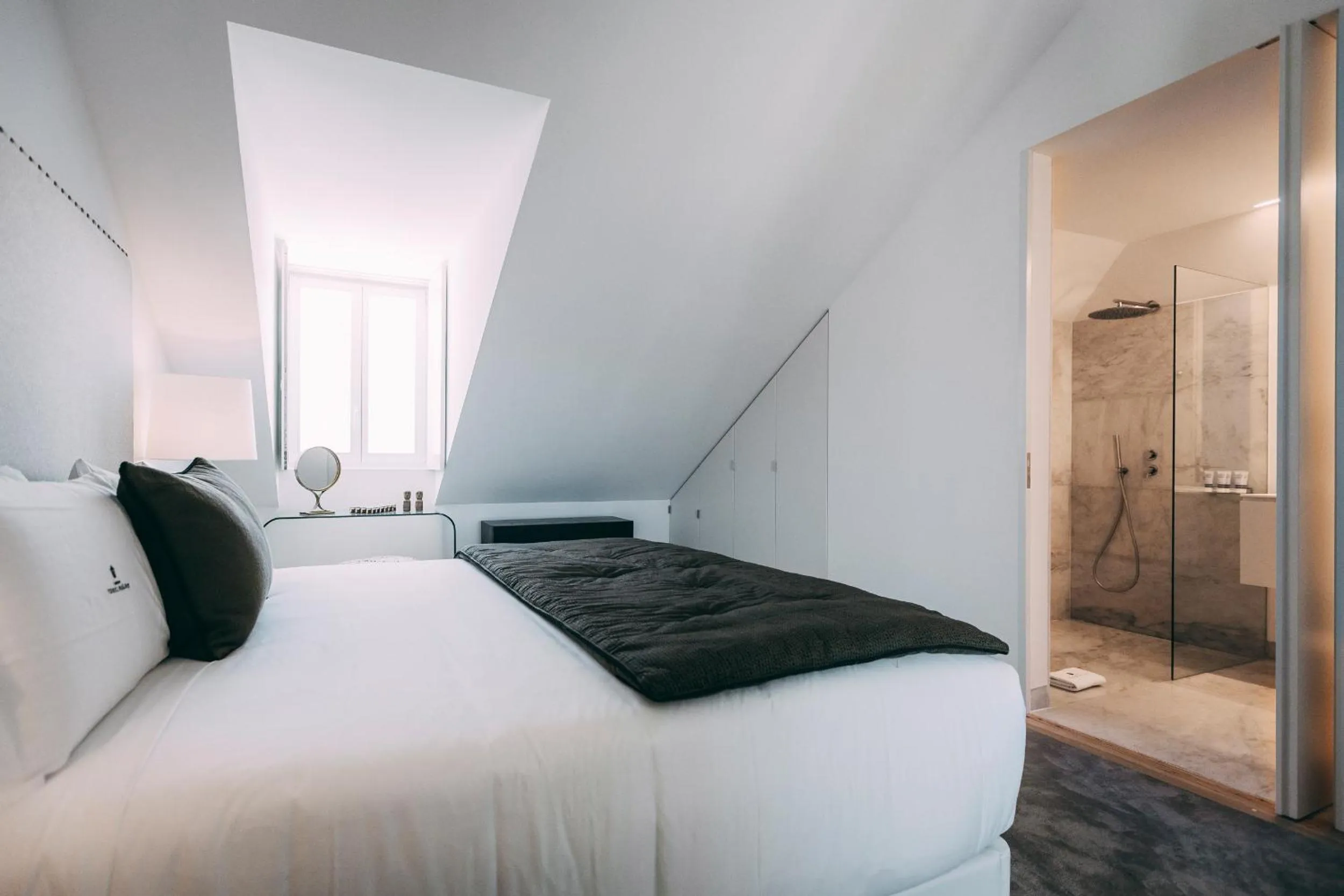 Bedroom, Bed in Torel Palace Lisbon