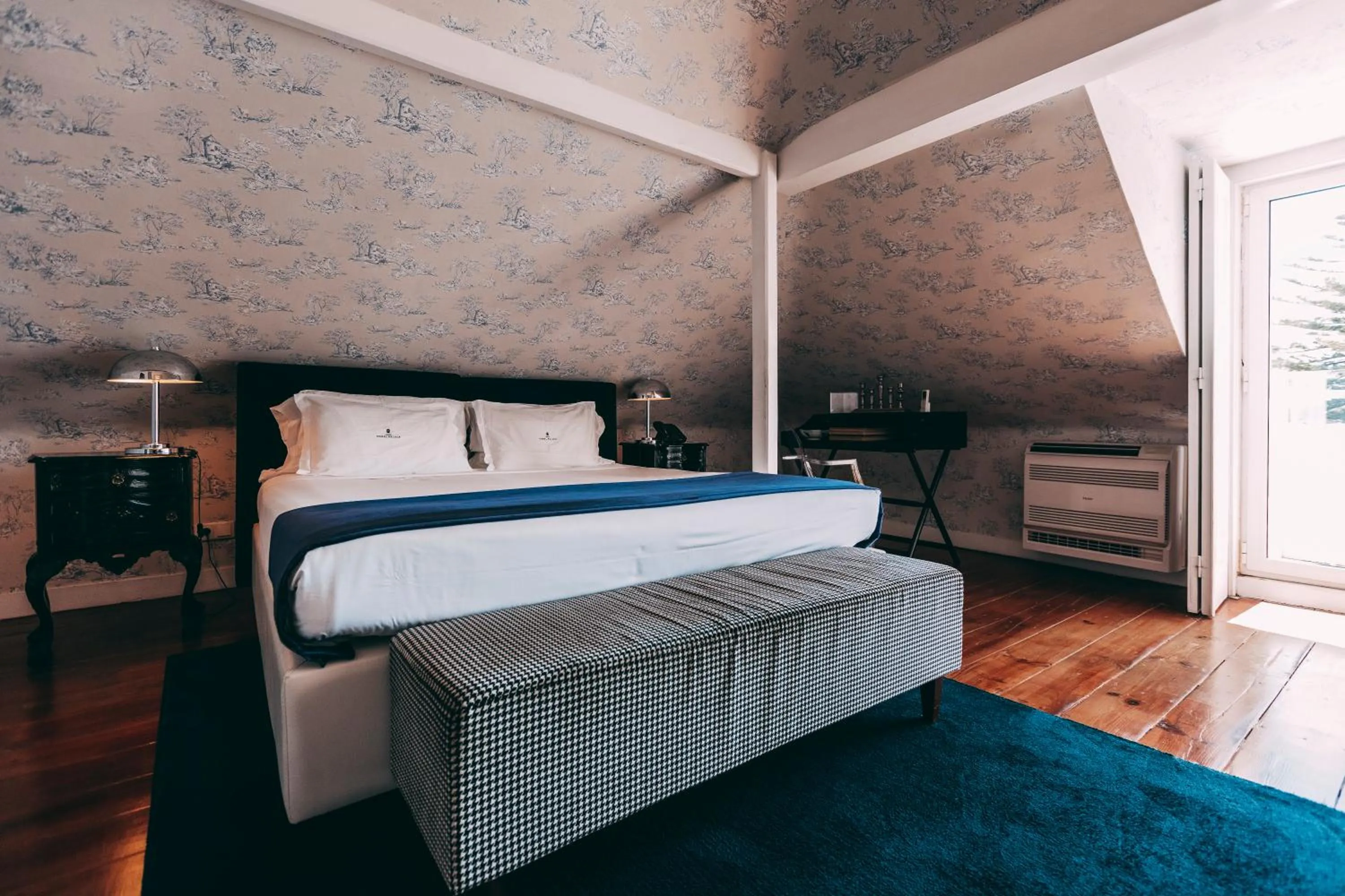 Bedroom, Bed in Torel Palace Lisbon