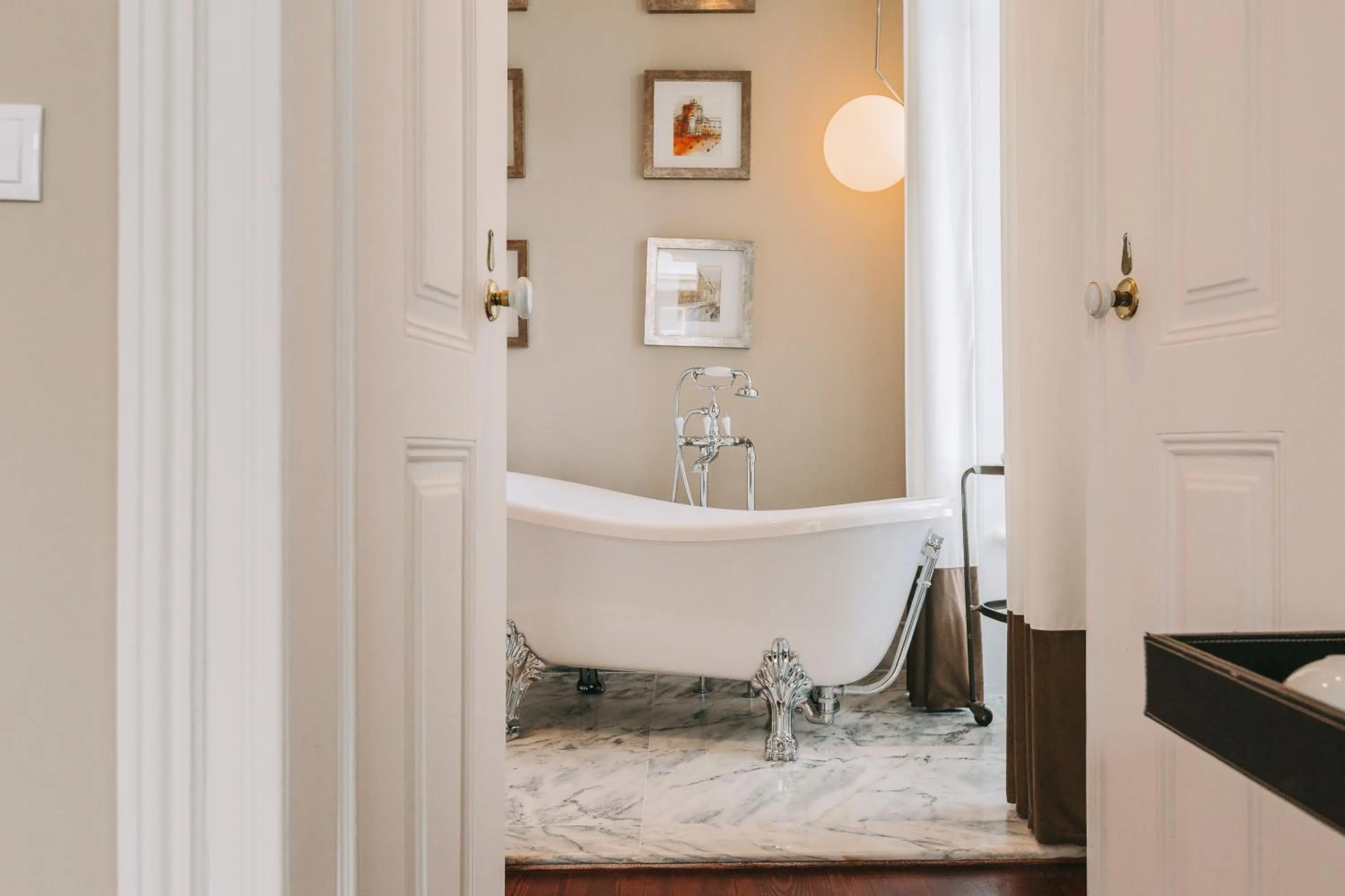 Bath in Torel Palace Lisbon