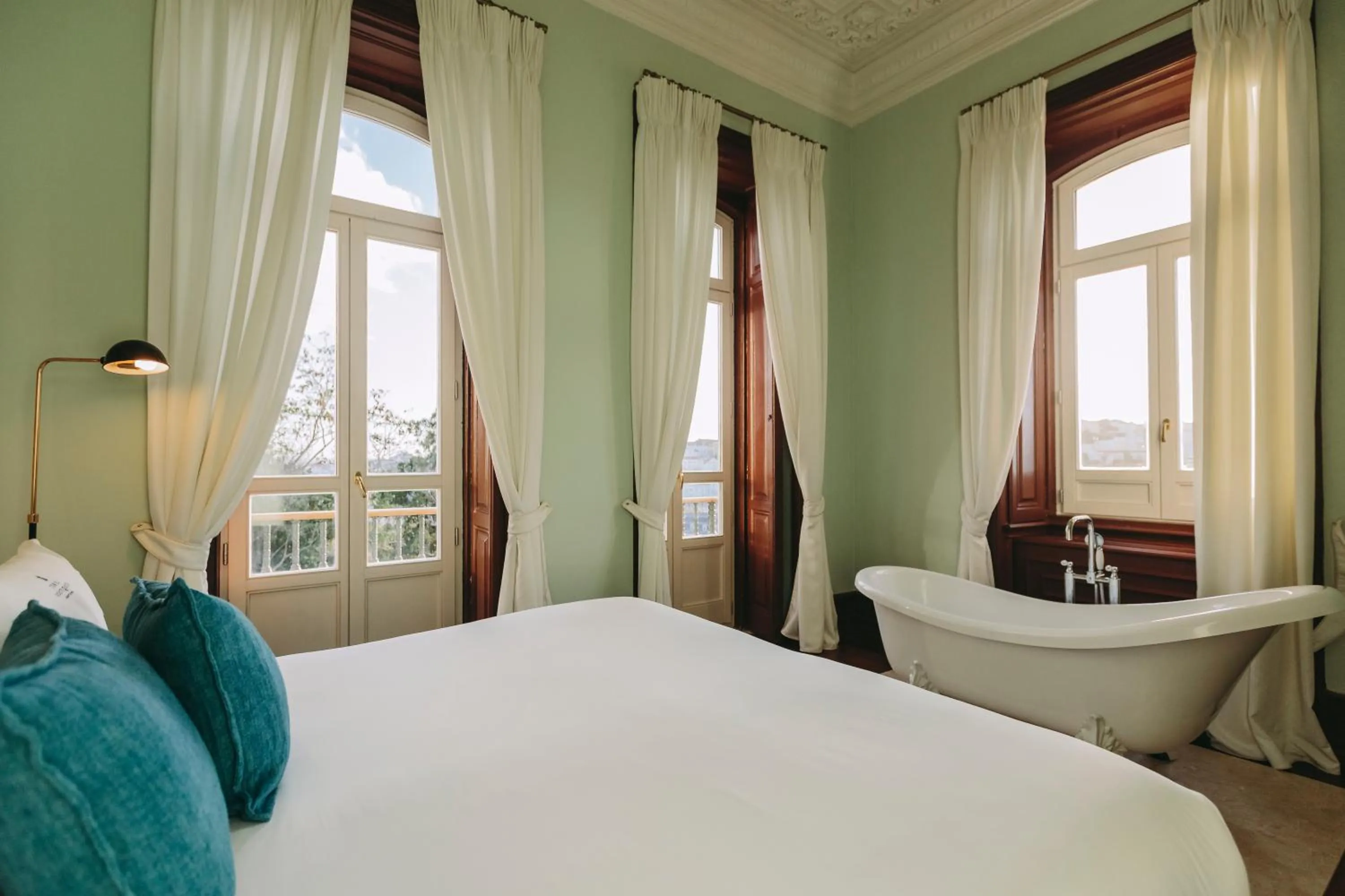 Bedroom, Bed in Torel Palace Lisbon