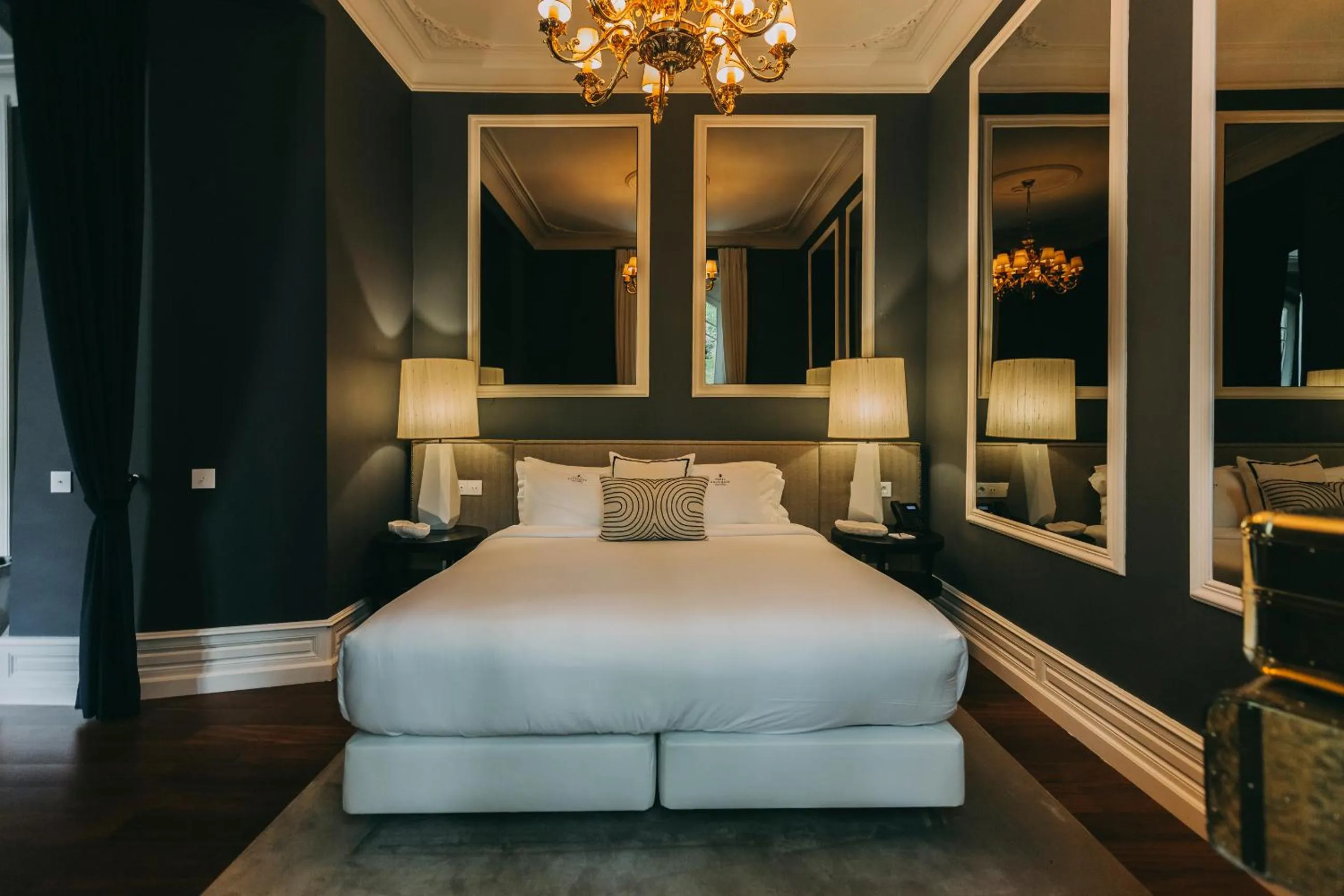 Bedroom, Bed in Torel Palace Lisbon