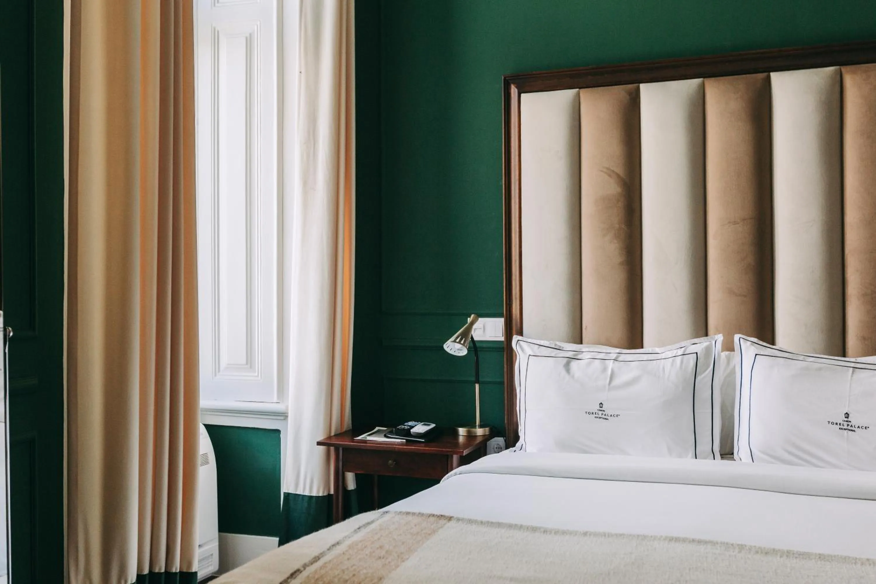Bedroom, Bed in Torel Palace Lisbon