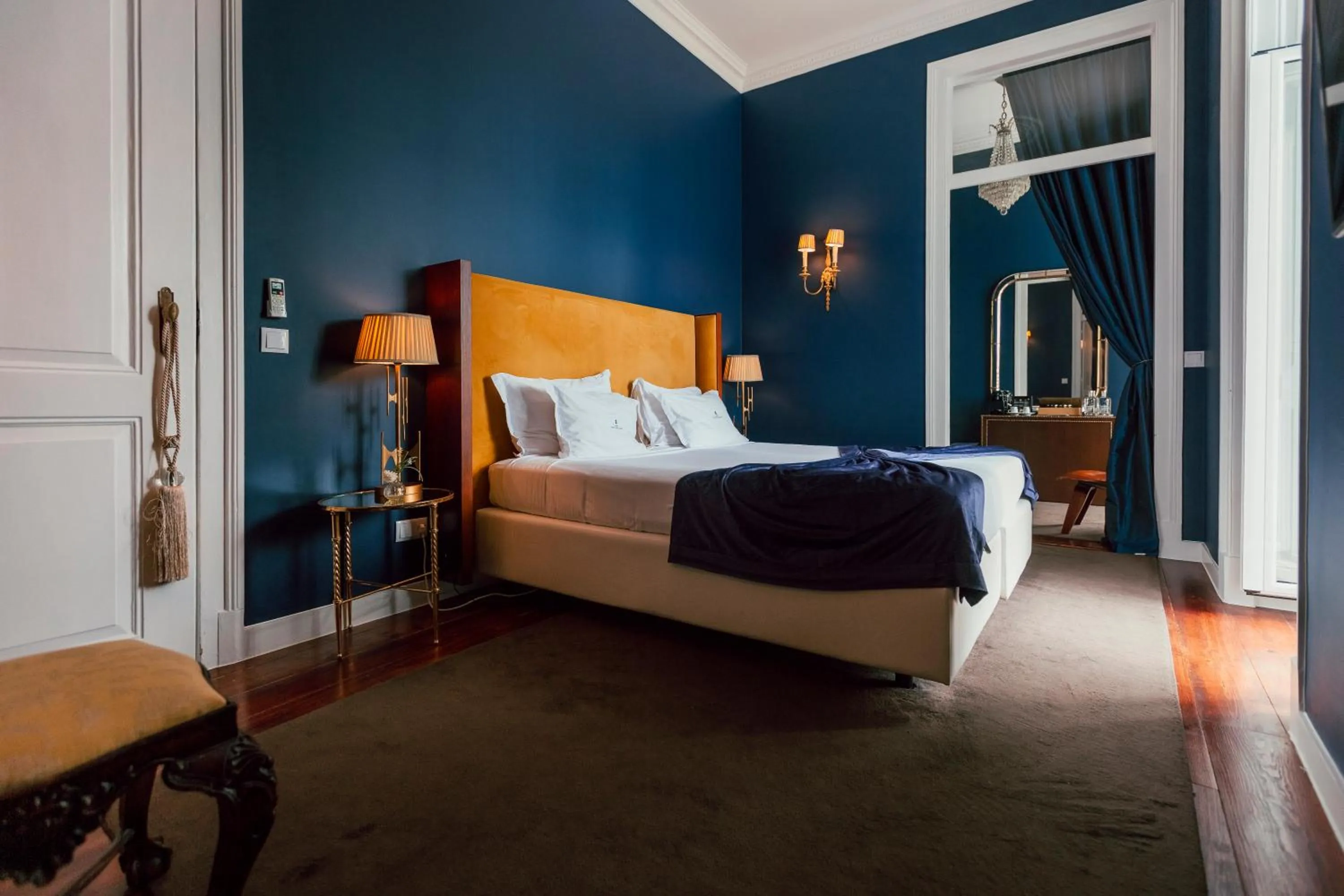 Bedroom, Bed in Torel Palace Lisbon