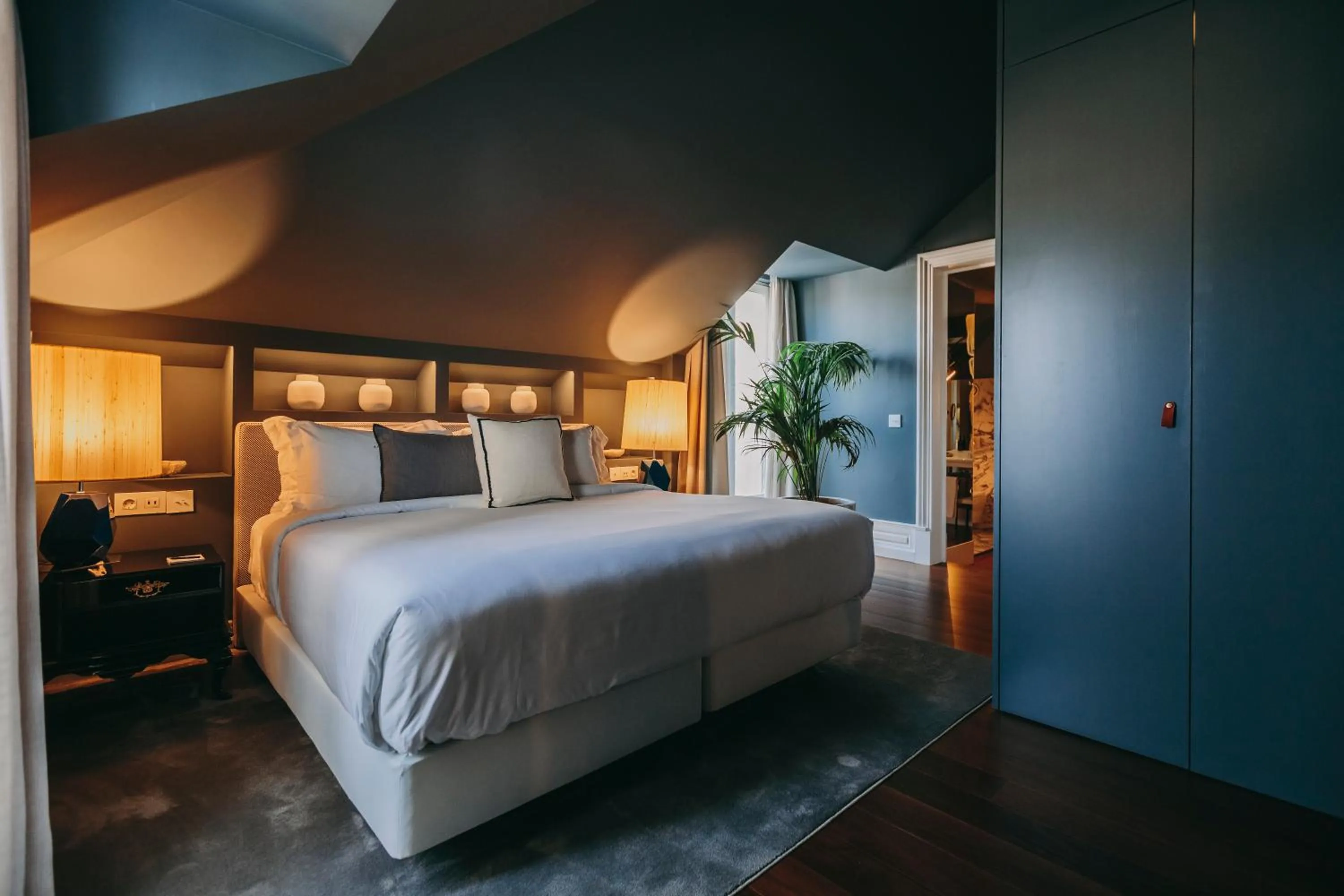 Bedroom, Bed in Torel Palace Lisbon