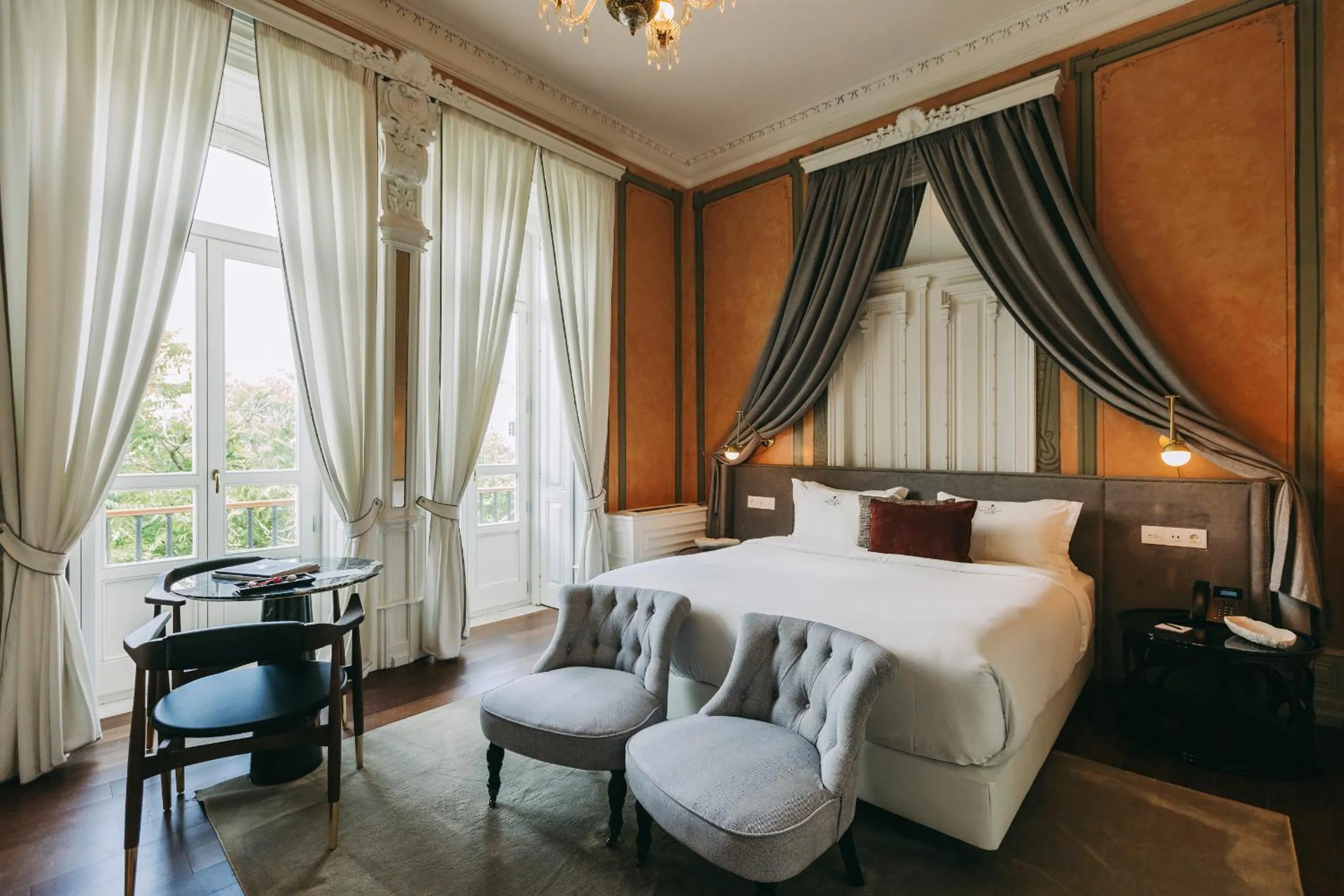 Bedroom, Bed in Torel Palace Lisbon