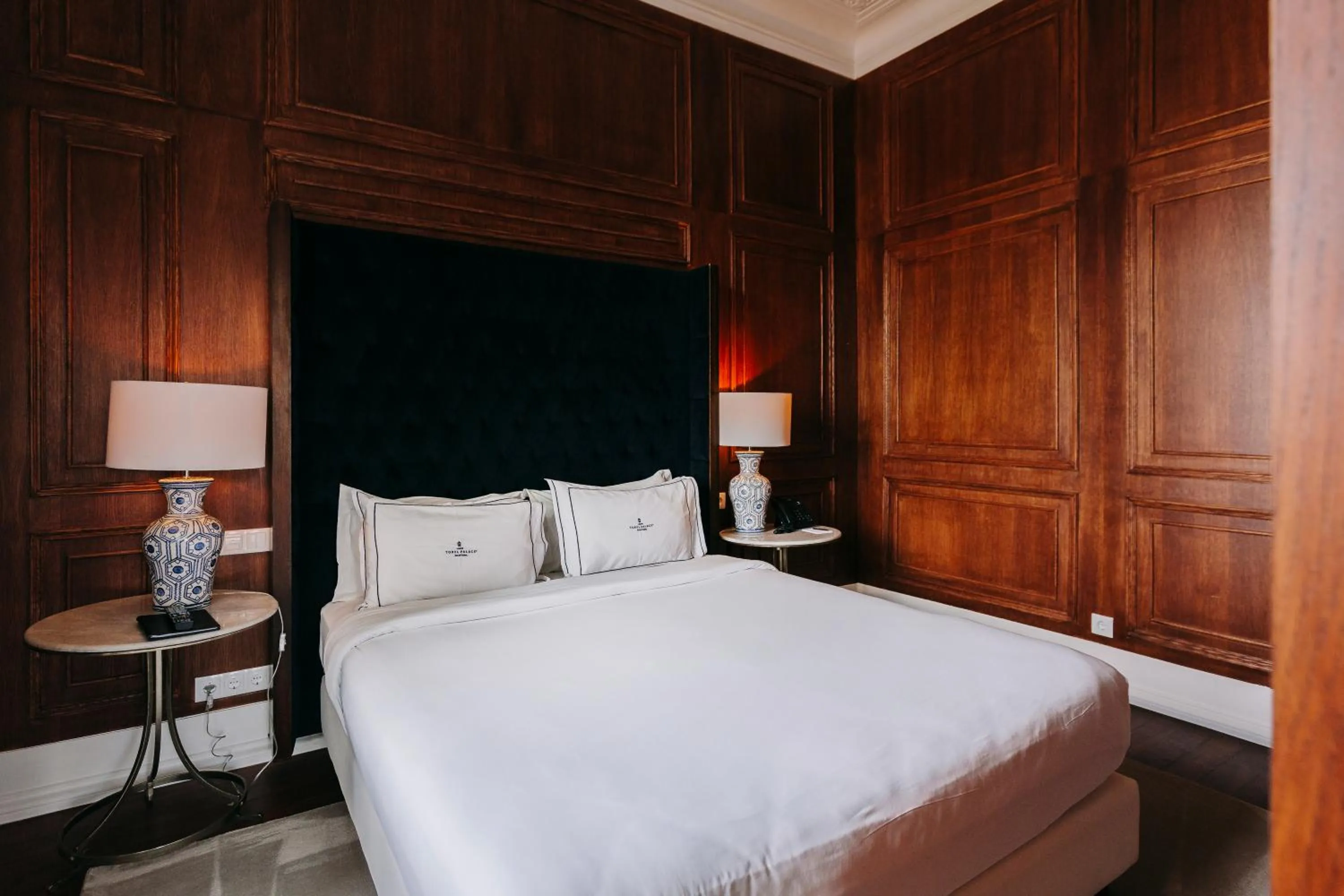 Bedroom, Bed in Torel Palace Lisbon