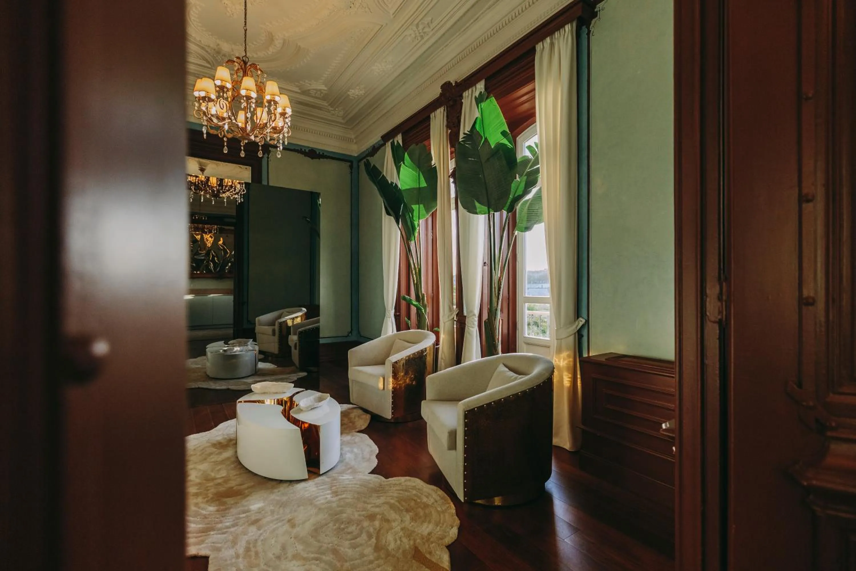 Living room, Bed in Torel Palace Lisbon