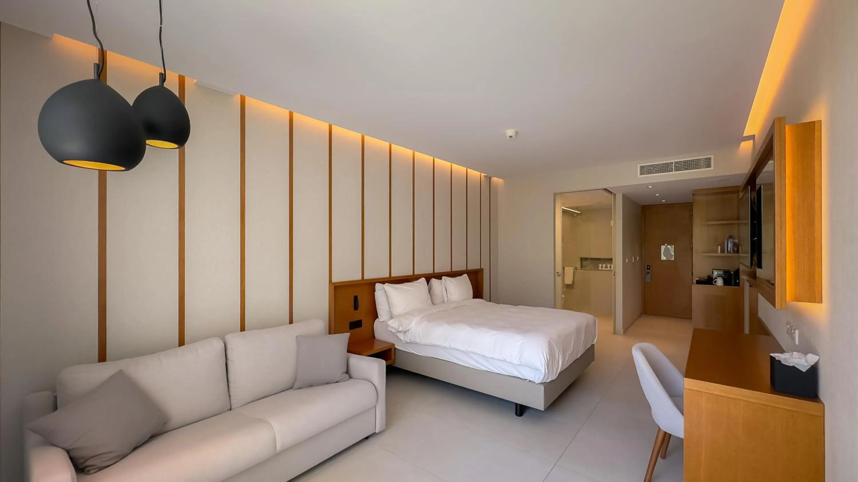 Bedroom, Bed in Radisson Beach Resort Larnaca