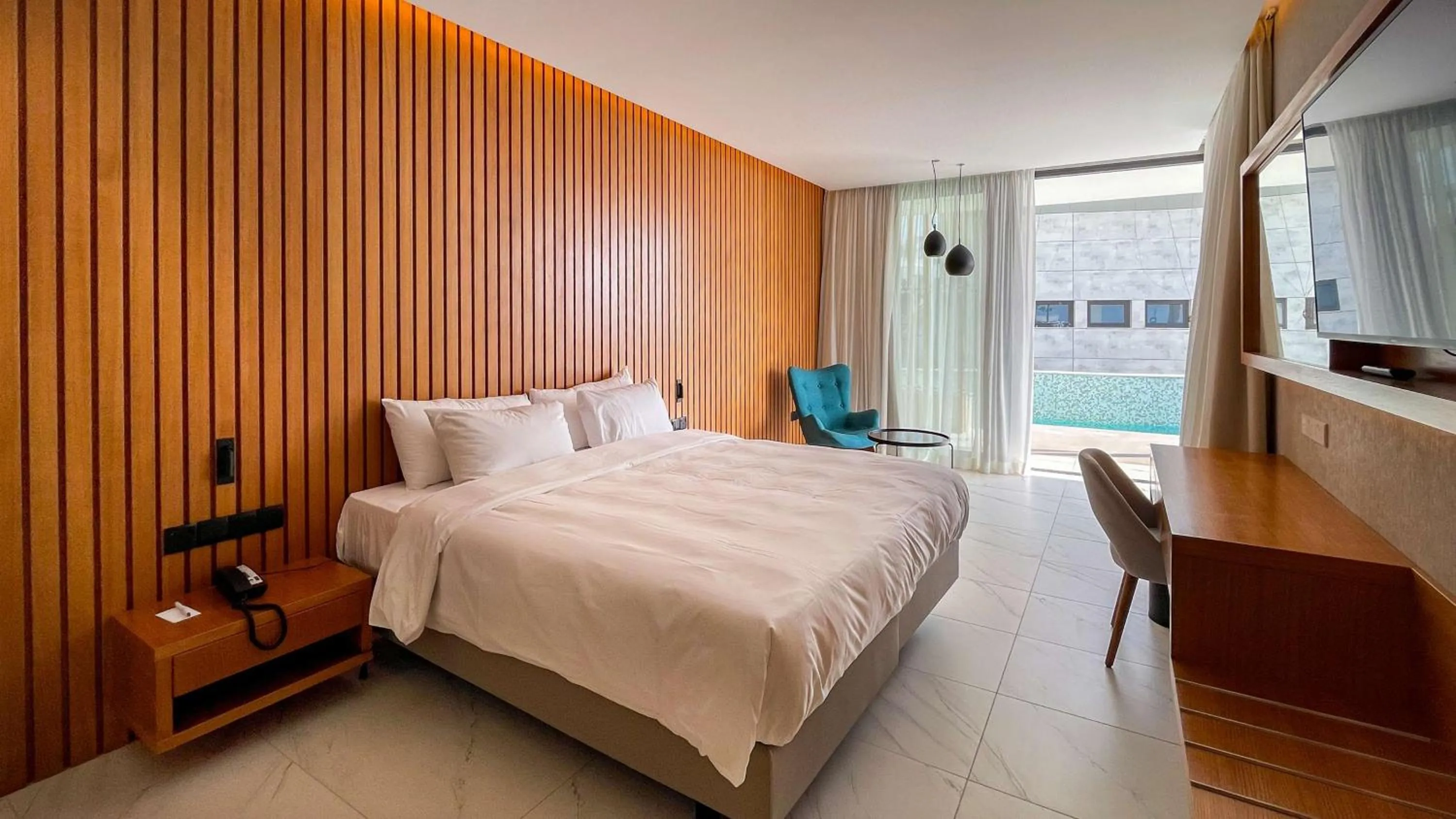 Bedroom, Bed in Radisson Beach Resort Larnaca