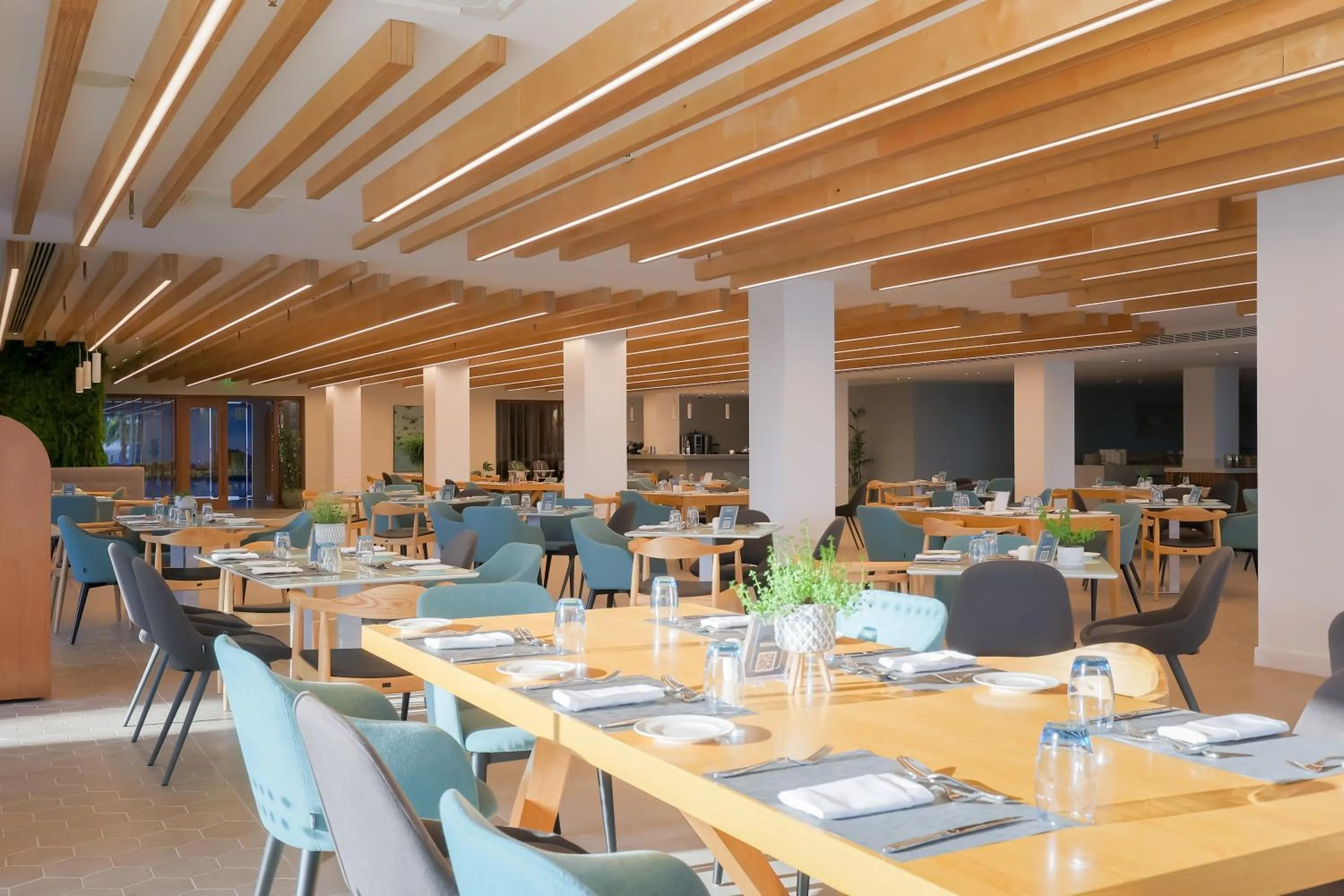 Restaurant/places to eat in Radisson Beach Resort Larnaca