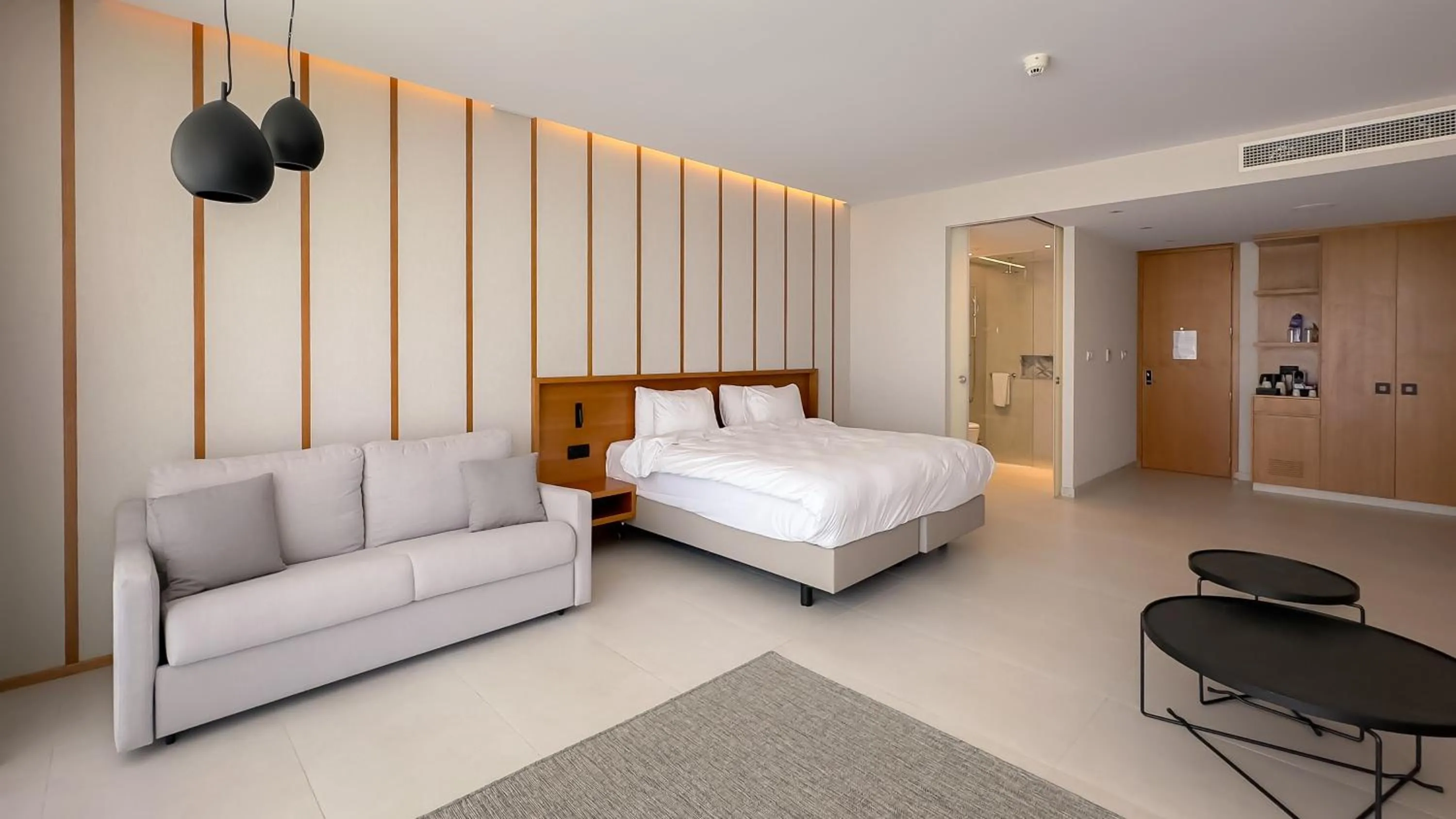 Bedroom, Bed in Radisson Beach Resort Larnaca