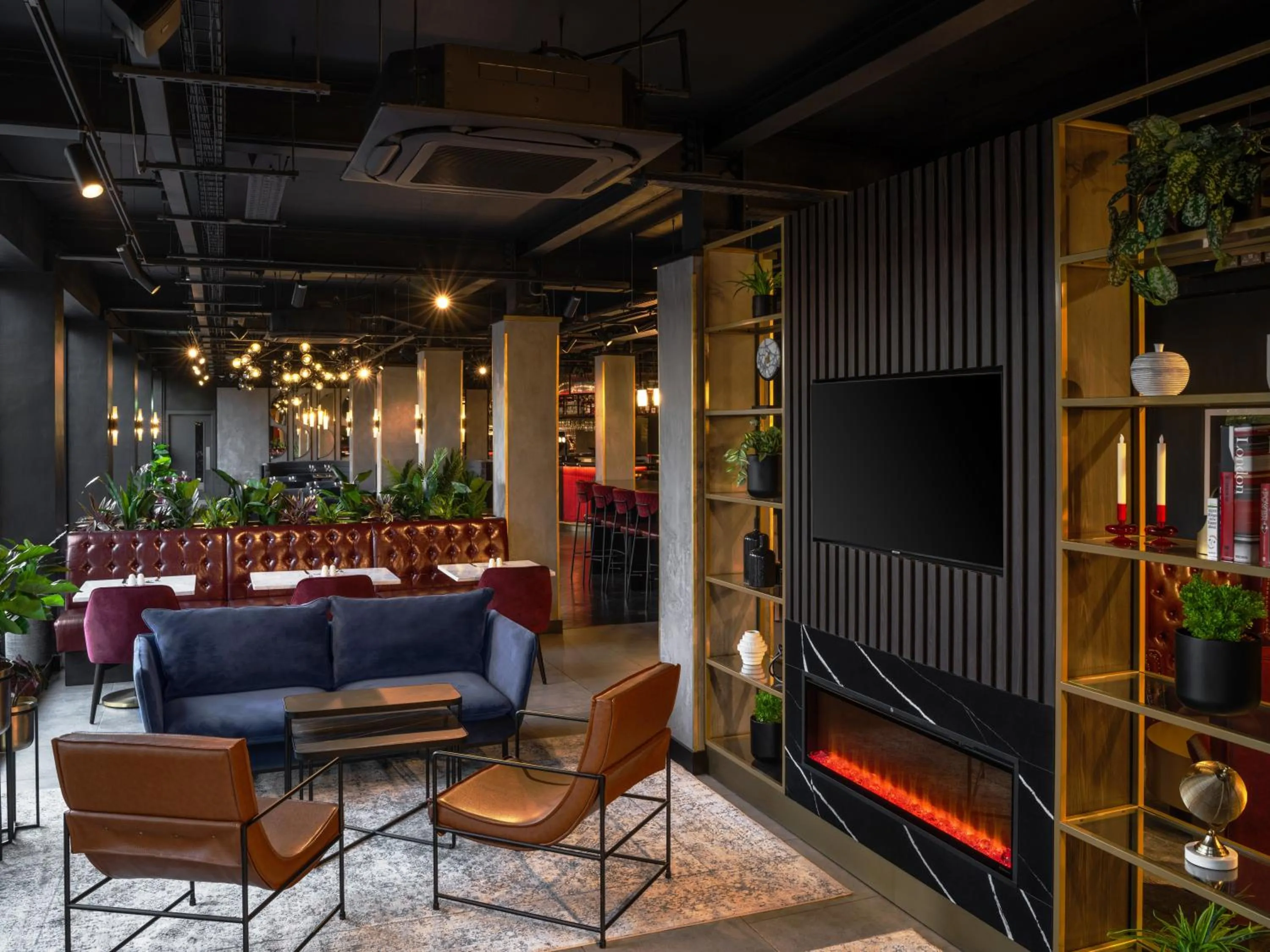 Restaurant/places to eat in Radisson RED London Gatwick Airport