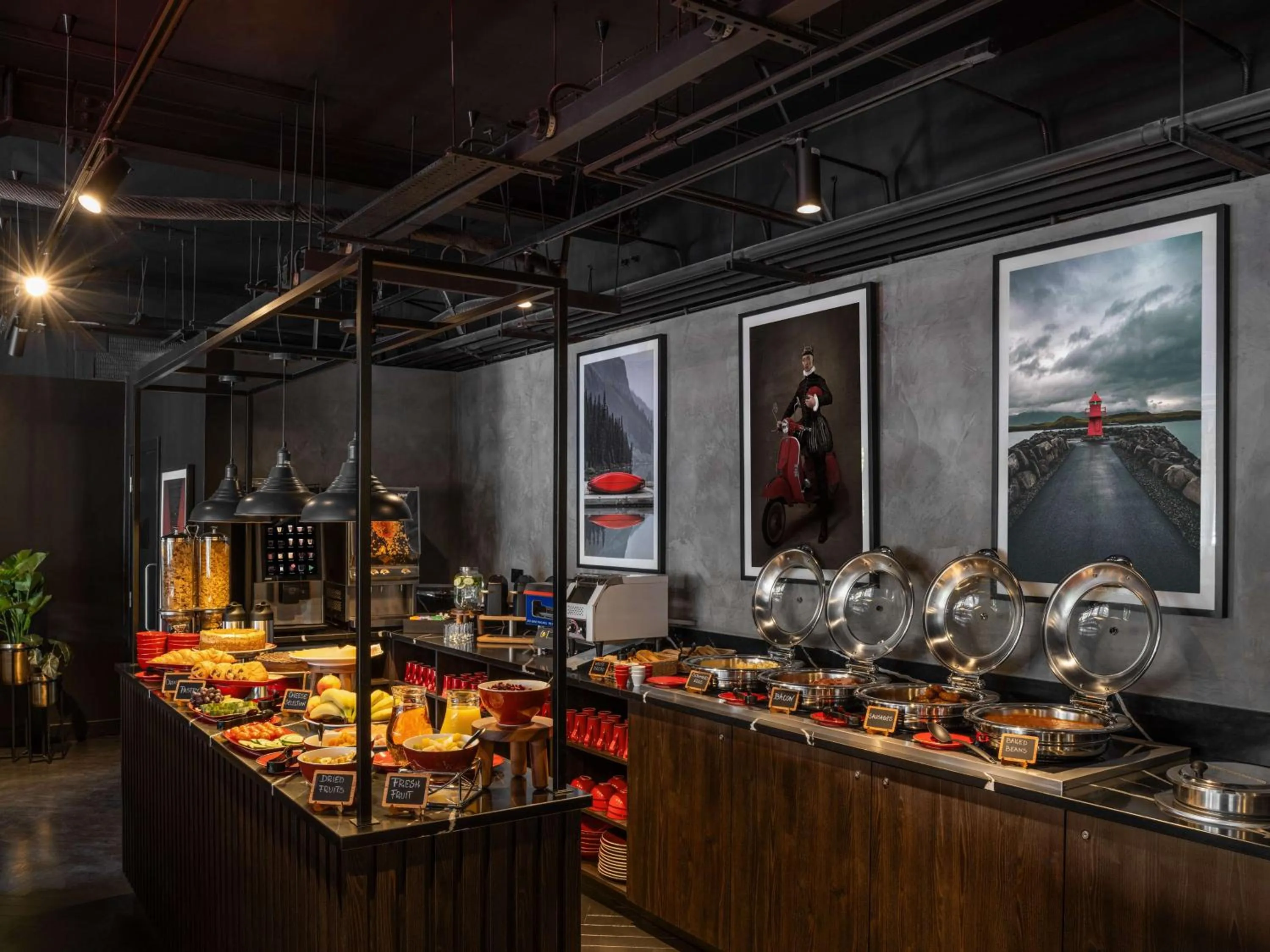 Breakfast in Radisson RED London Gatwick Airport