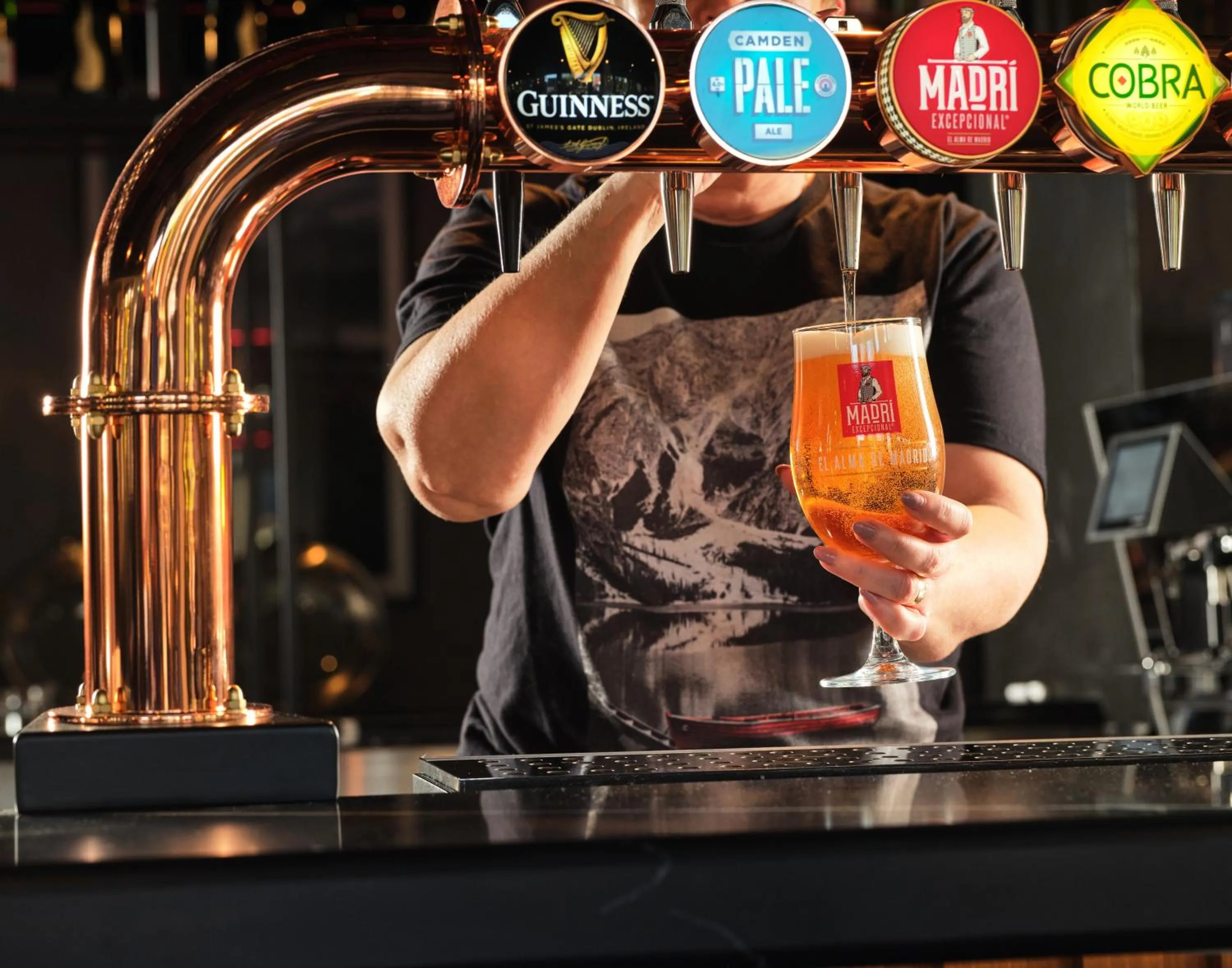 Lounge or bar in Radisson RED London Gatwick Airport