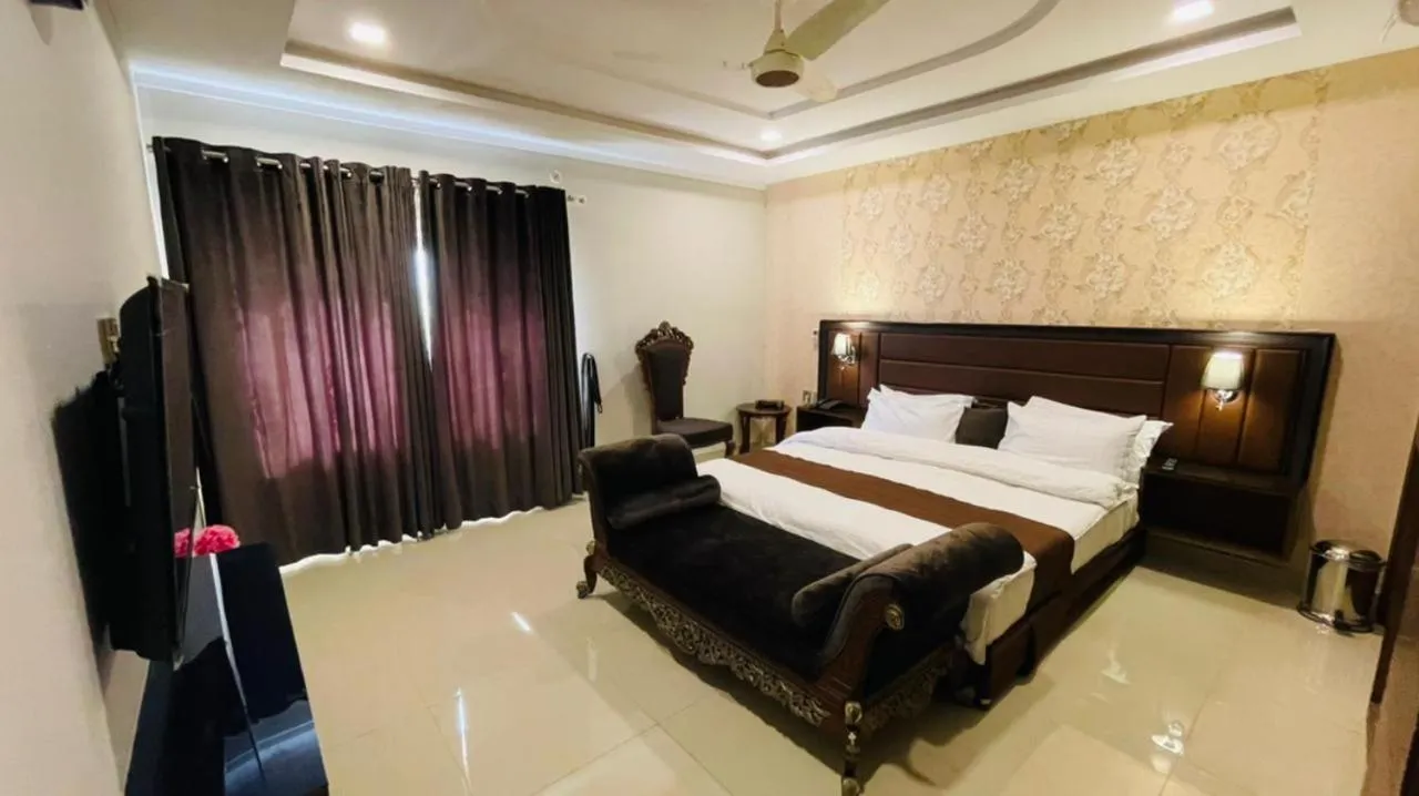 Bed in Golden Sand Hotel Rahim Yar Khan