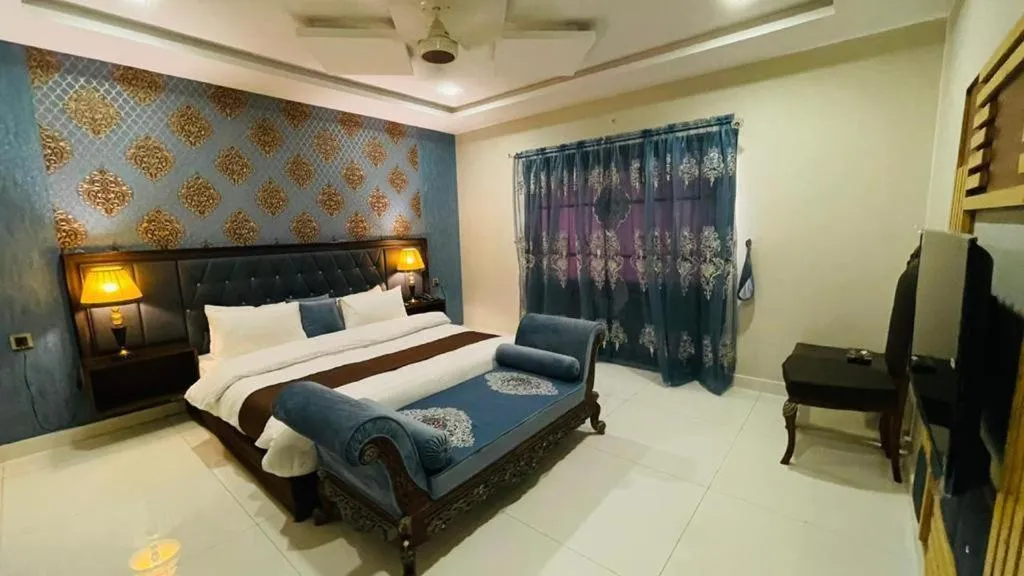 Bed in Golden Sand Hotel Rahim Yar Khan