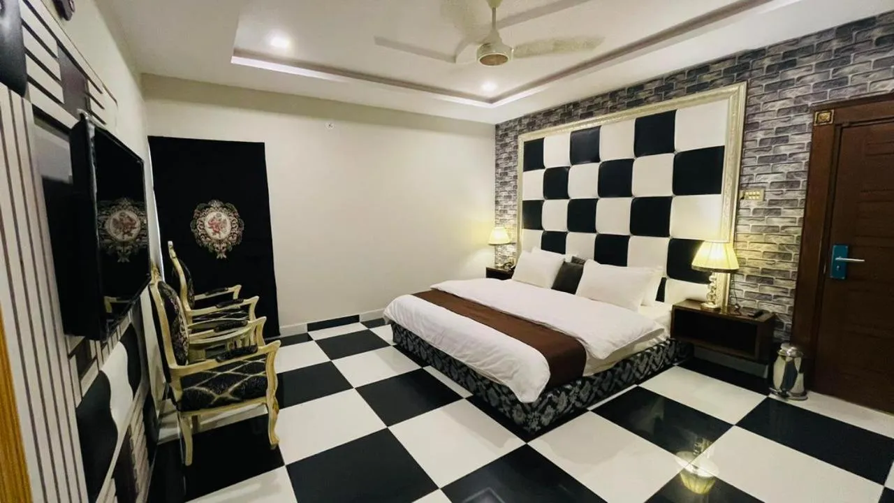 Bed in Golden Sand Hotel Rahim Yar Khan
