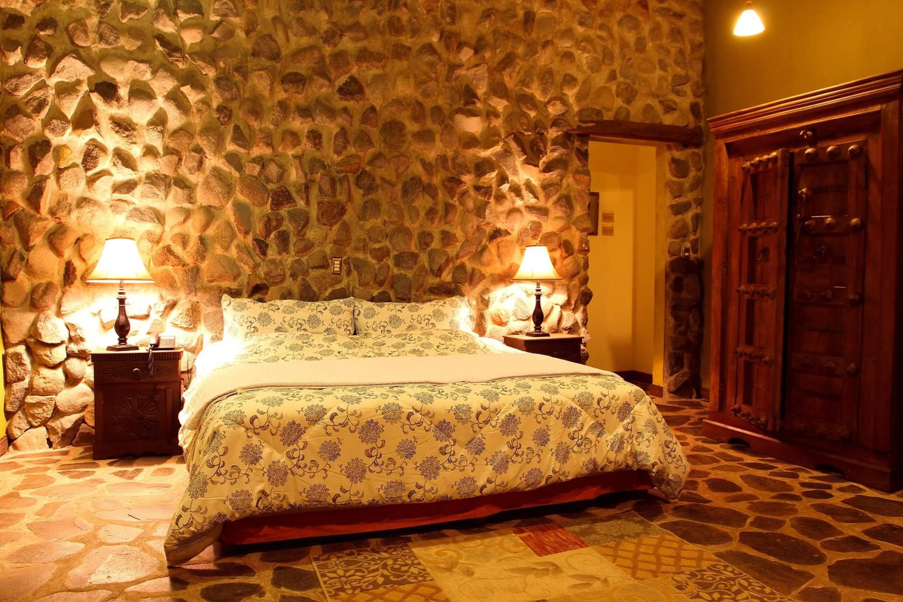 Photo of the whole room, Bed in Hacienda La Isla Lodge