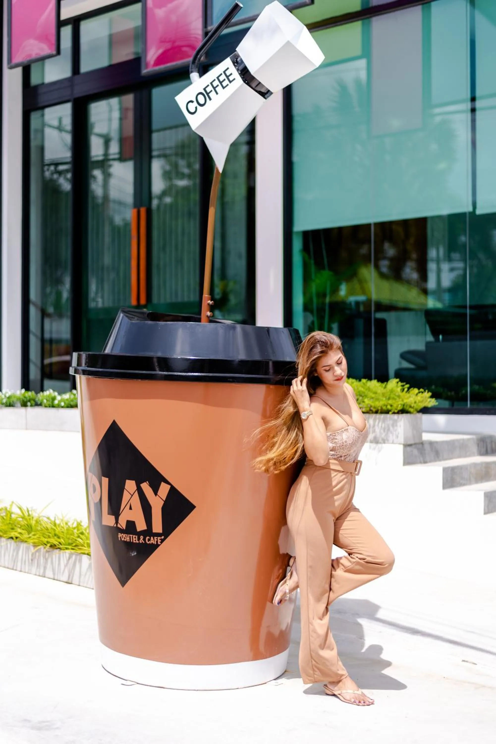 Property building in Play Poshtel & Cafe'