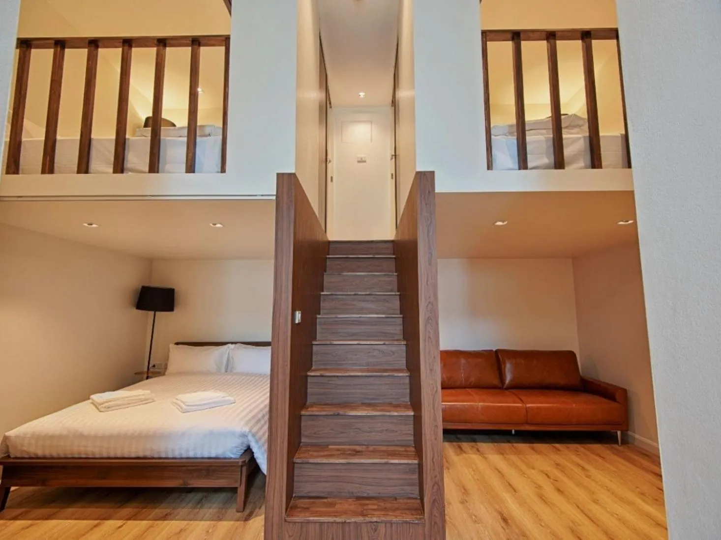 Photo of the whole room, Bed in Play Poshtel & Cafe'