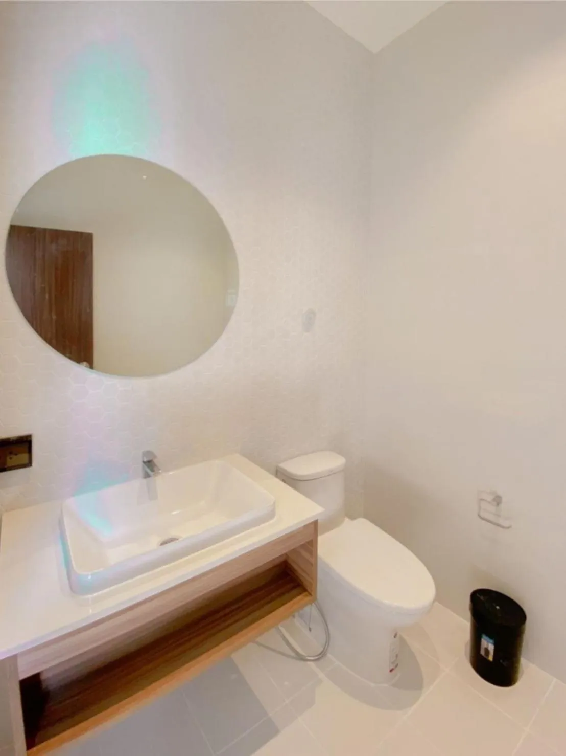 Bathroom in Play Poshtel & Cafe'