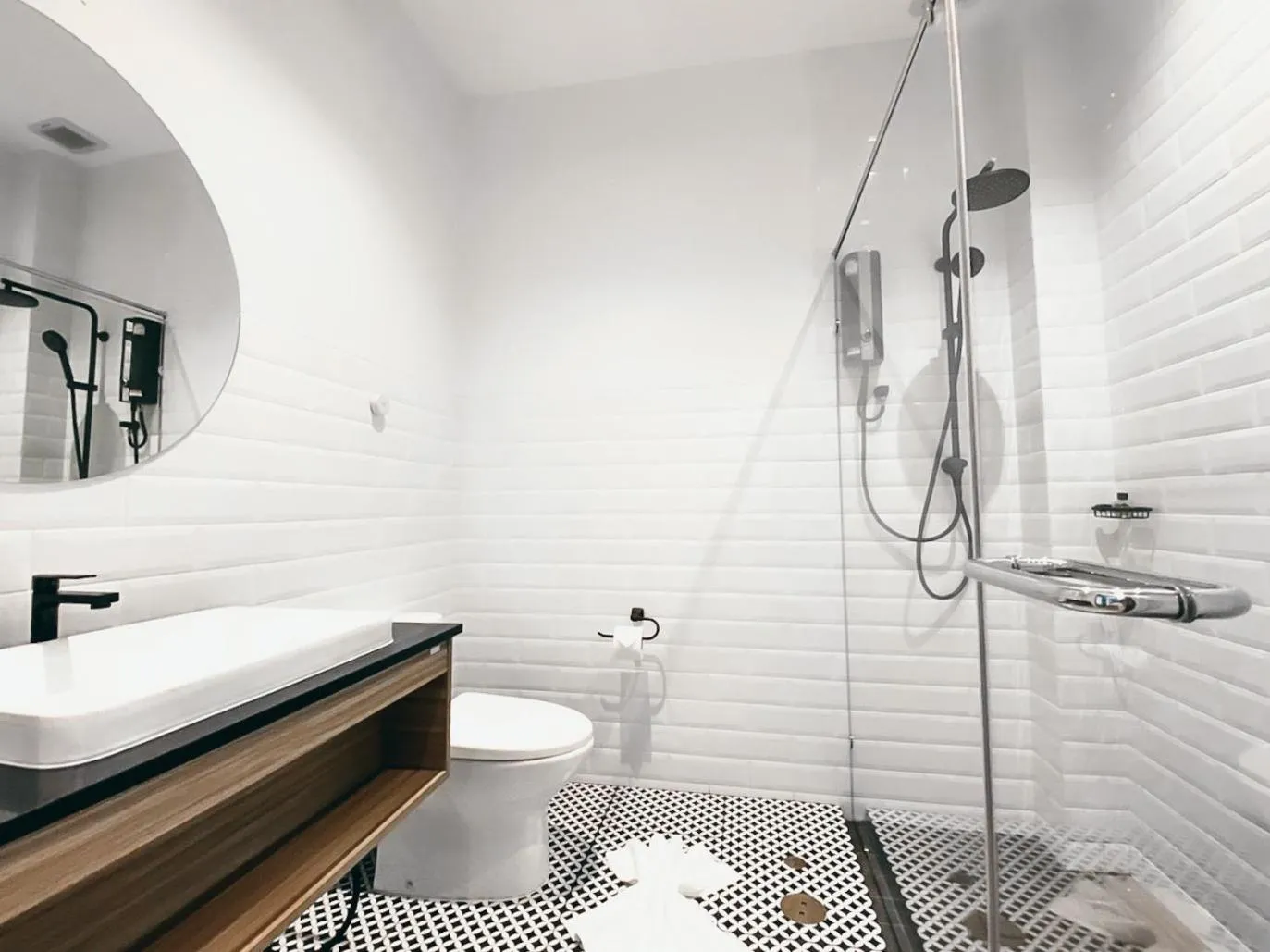 Bathroom in Play Poshtel & Cafe'